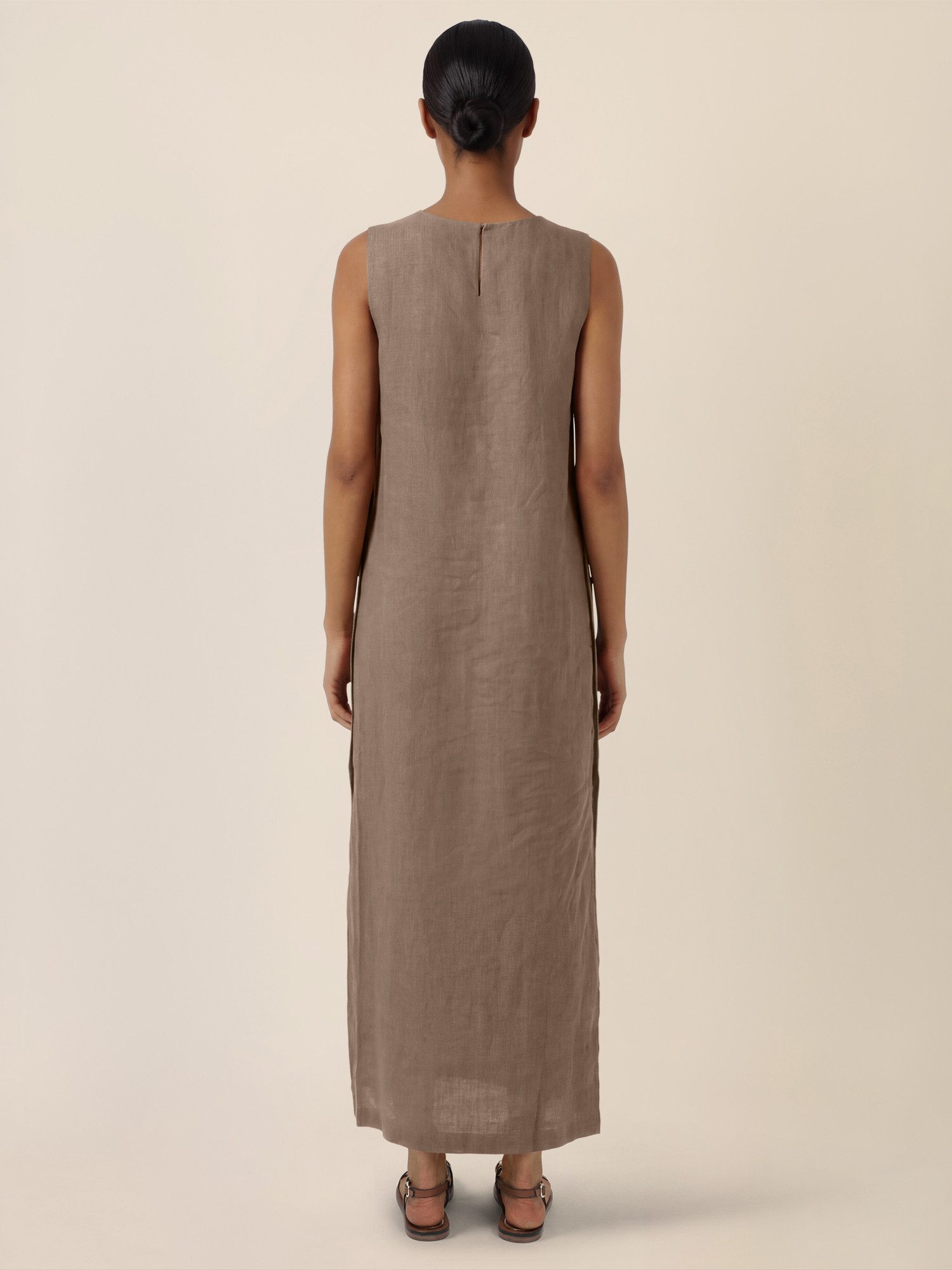 Apart Abendkleid mit seitlicher Knopfleiste