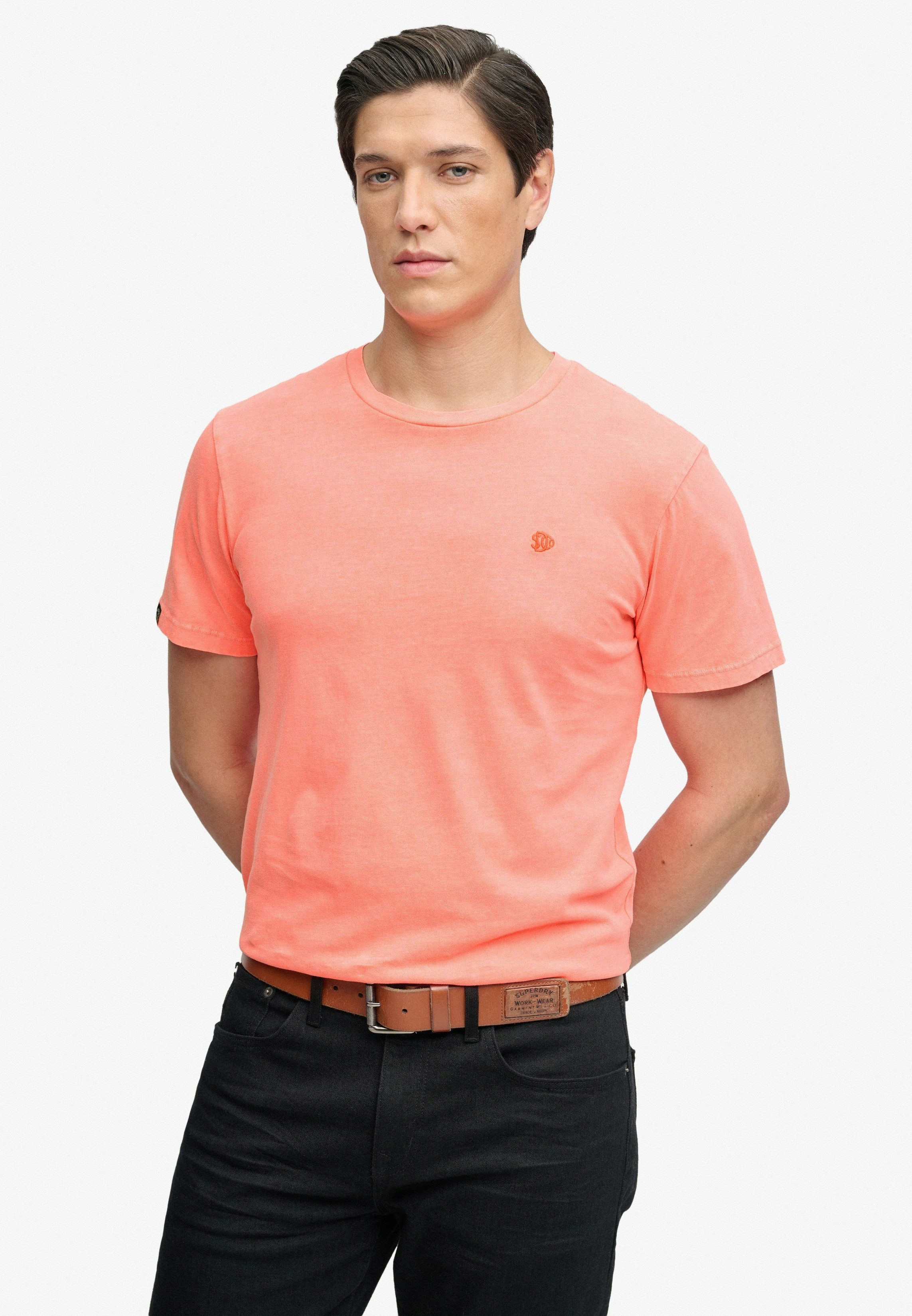 Superdry Rundhalsshirt CLASSIC ESSENTIAL NEON TEE Relaxed Fit, aus Baumwolle und Single Jersey, Kurzarm