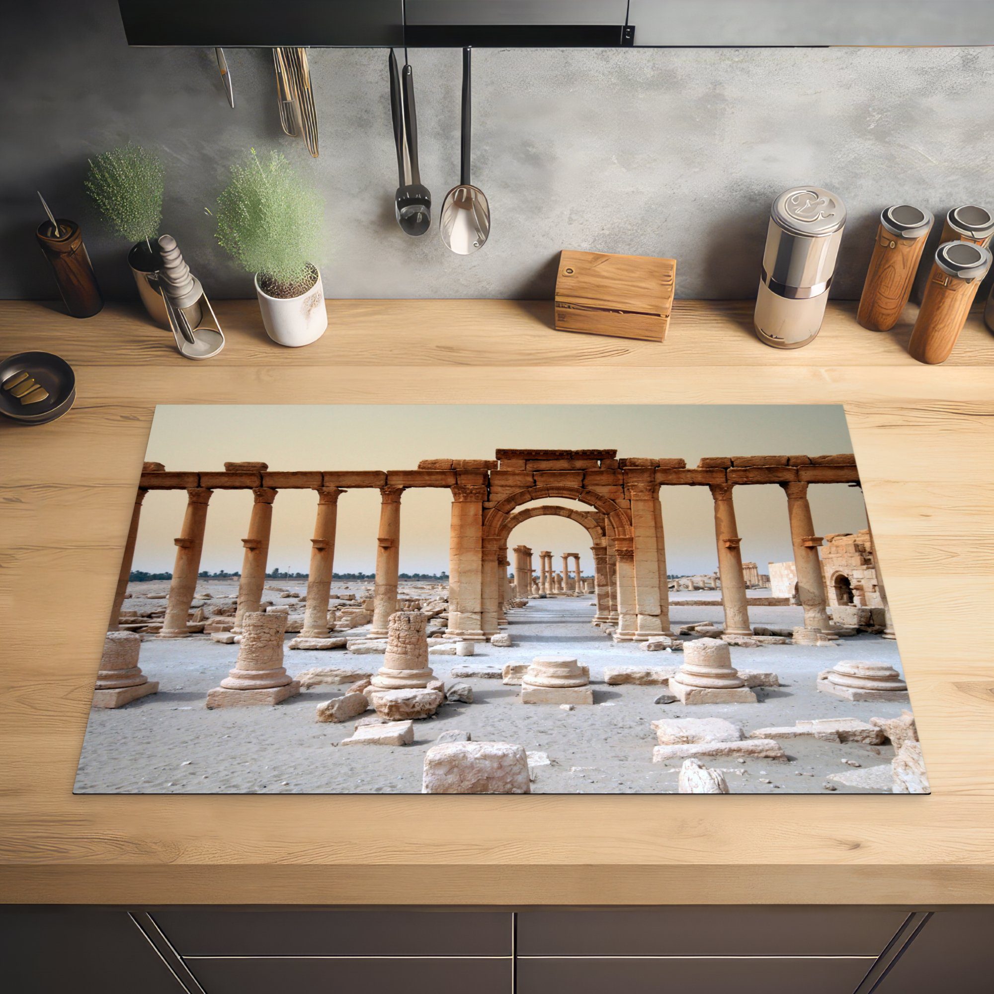 MuchoWow Herdblende-/Abdeckplatte küche, Bögen tlg), und Palmyra Vinyl, in Schutz 81x52 cm, Säulen Ceranfeldabdeckung (1 Syrien, die Induktionskochfeld für in
