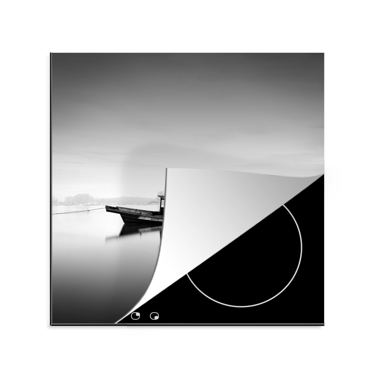 MuchoWow Herdblende-/Abdeckplatte Verlassenes Boot im Wasser schwarz und weiß, Vinyl, (1 tlg), 78x78 cm, Ceranfeldabdeckung, Arbeitsplatte für küche