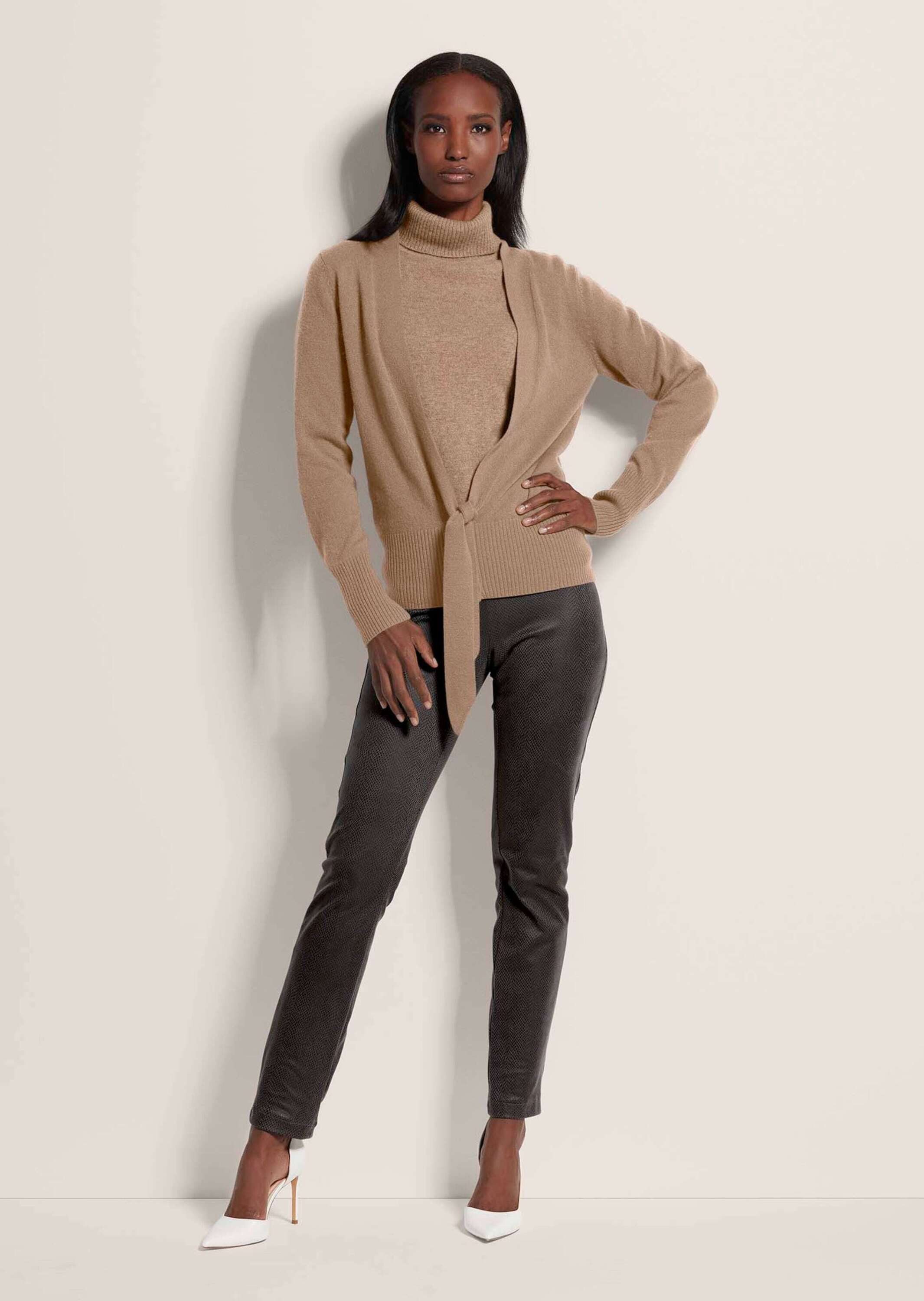 MADELEINE Strickjacke Kaschmir-Strickjacke mit tiefem V-Ausschnitt und Bind günstig online kaufen