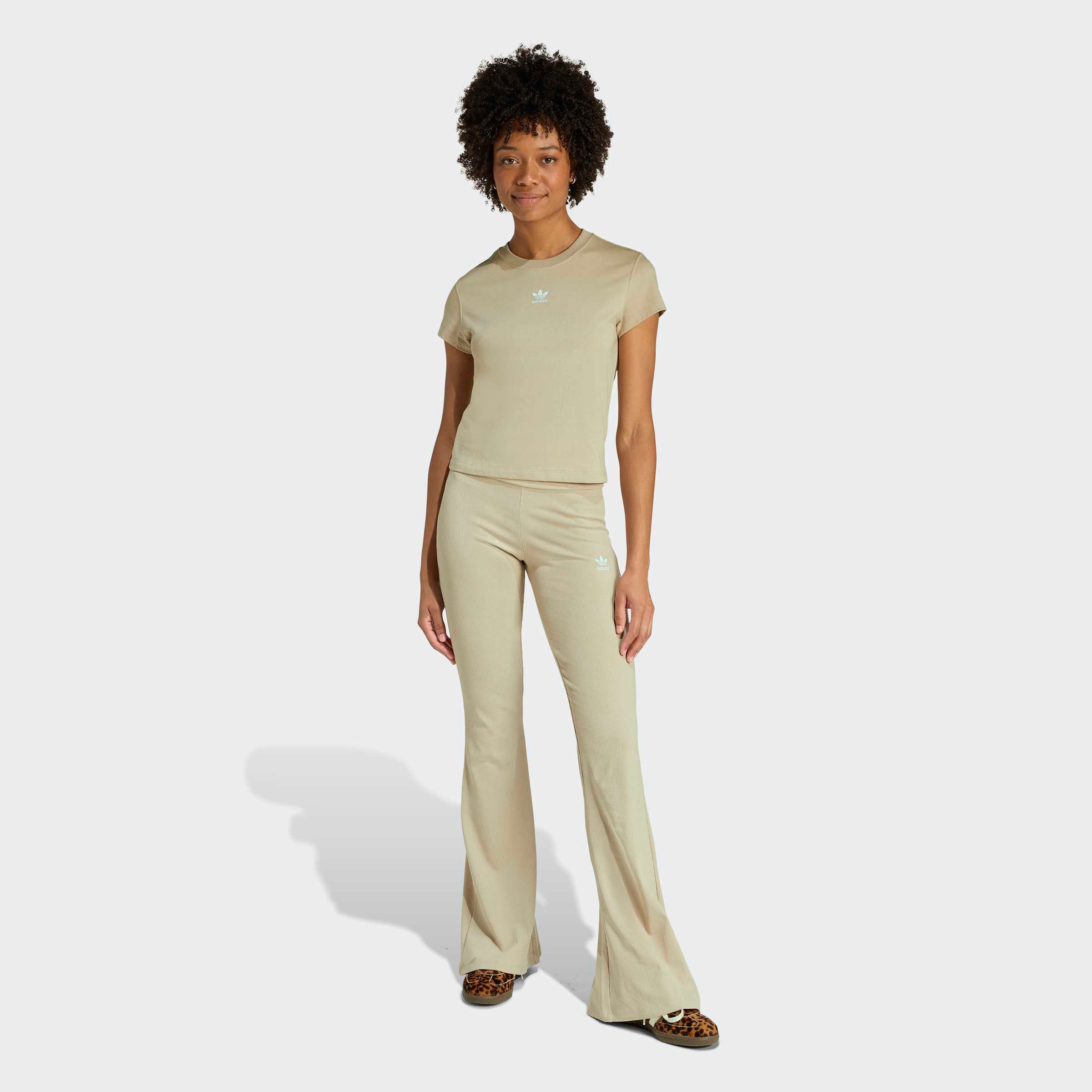adidas Originals Leggings ESSENTIALS RIB FLARED mit ausgestelltem Bein, in Ripp-Optik, eng anliegende Passform – Bild 5 von 5
