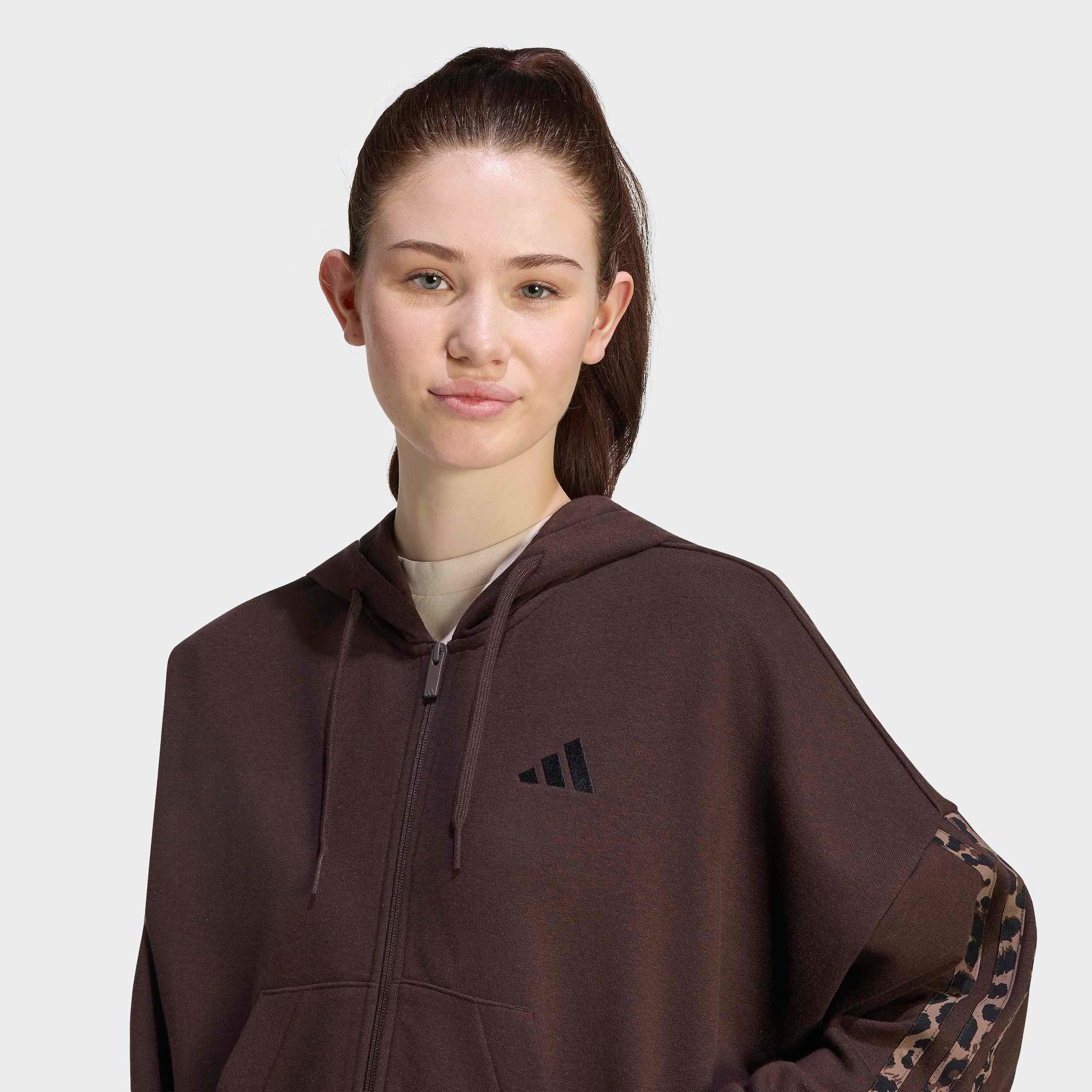 adidas Sportswear Kapuzensweatjacke SEASONAL ESSENTIALS 3-STREIFEN, ANIMALPRINT