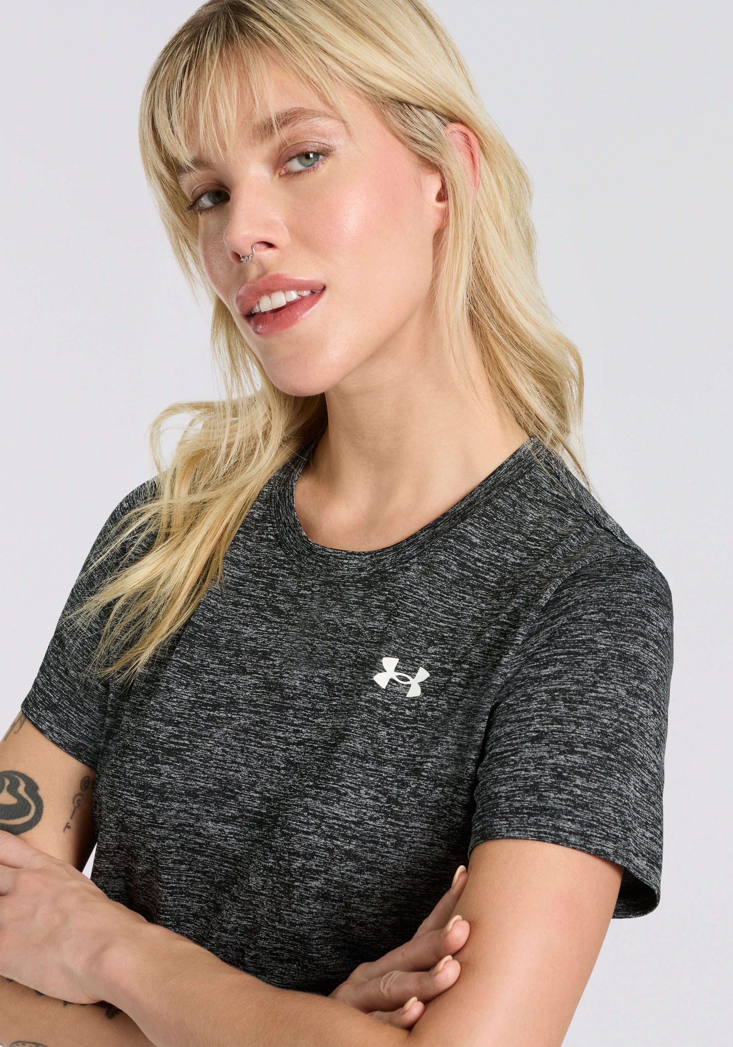 Under Armour® Trainingsshirt TECH SSC- TWIST Kurzarm-Design, normale Schnittform, Rundhalsausschnitt