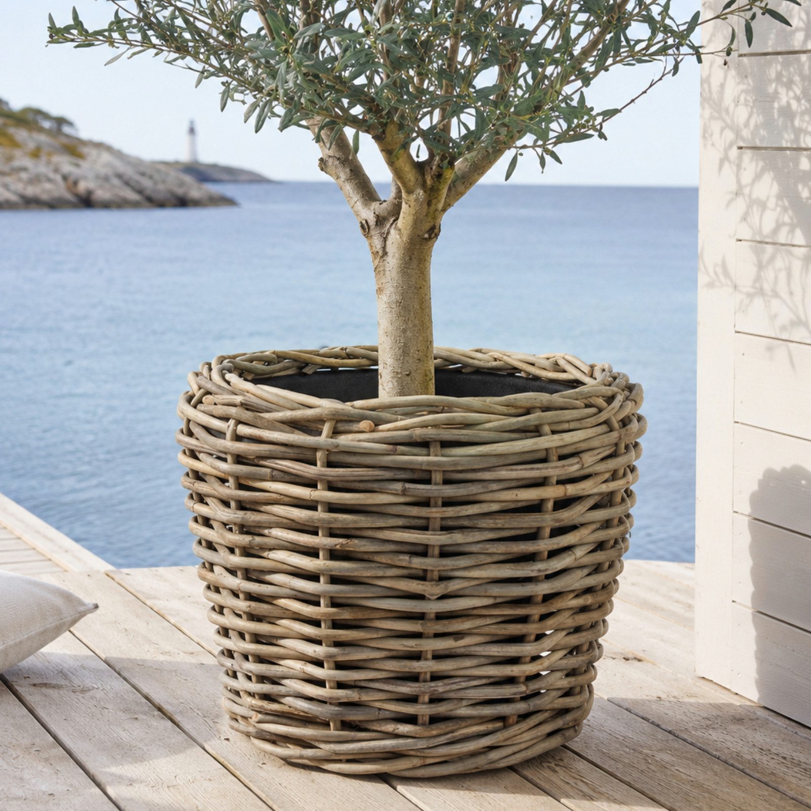 Van der Leeden Blumentopf 68x52cm Rattan Sylter Korb Drypot 74L (Stück, 1 St., Packung), In- & Outdoor, Rattan, Handmade, Naturprodukt, Kunststoffeimer