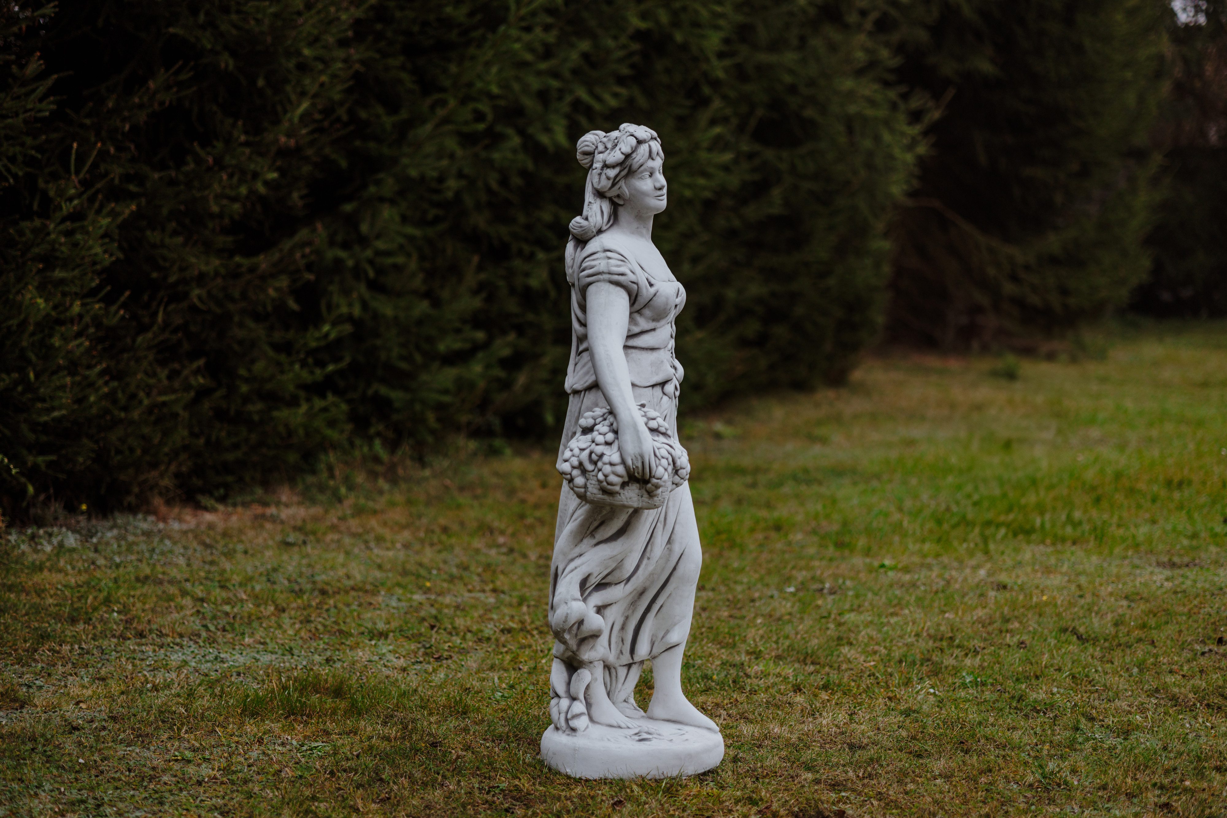 gartendekoparadies.de Gartenfigur Statue Einer Frau bei der Weinlese, H. 154 cm, 232 kg, Frostsicher