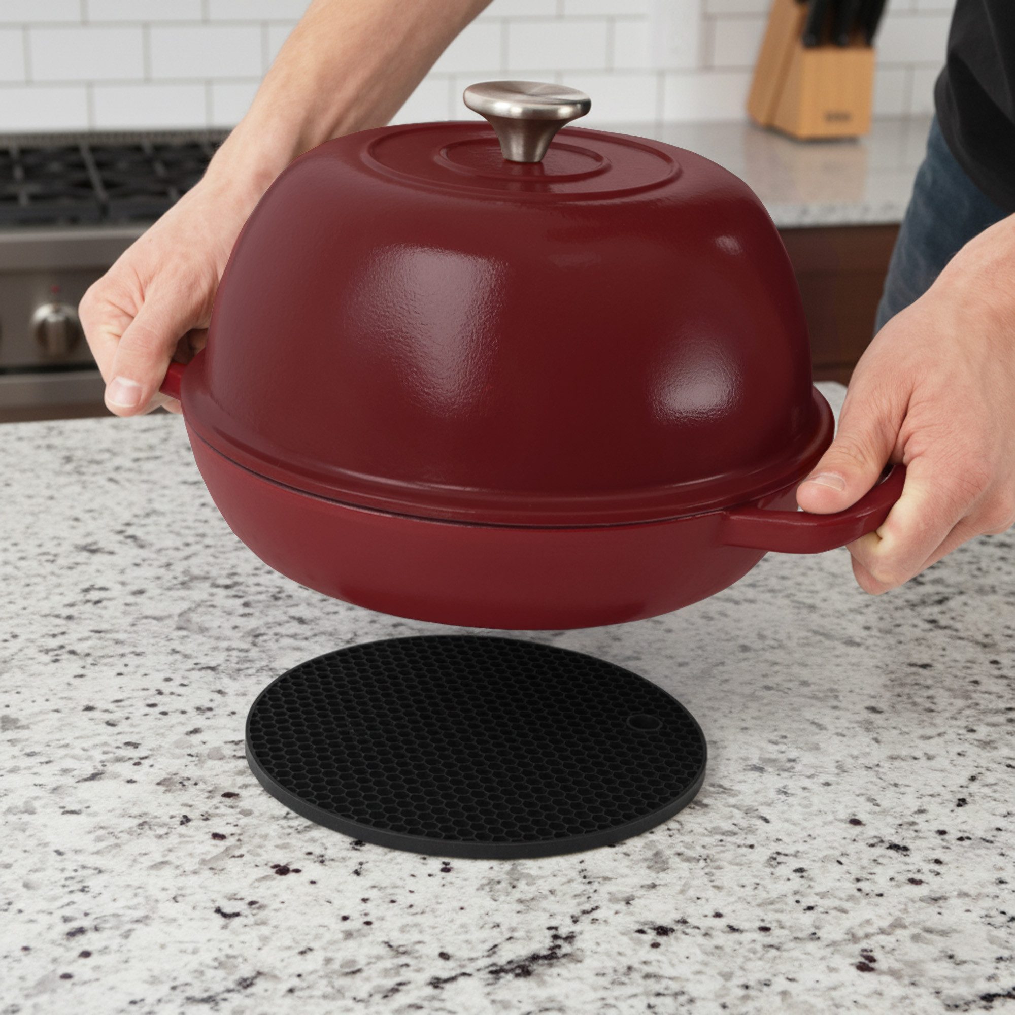 Mahlzeit Kochtopf Gusseisen Brottopf Set emailliert, 6,4 Liter, Dark Cherry, Brotschling, Gusseisen, zum Backen von Broten, aber auch zum Kochen, Braten und Sch – Bild 4 von 5