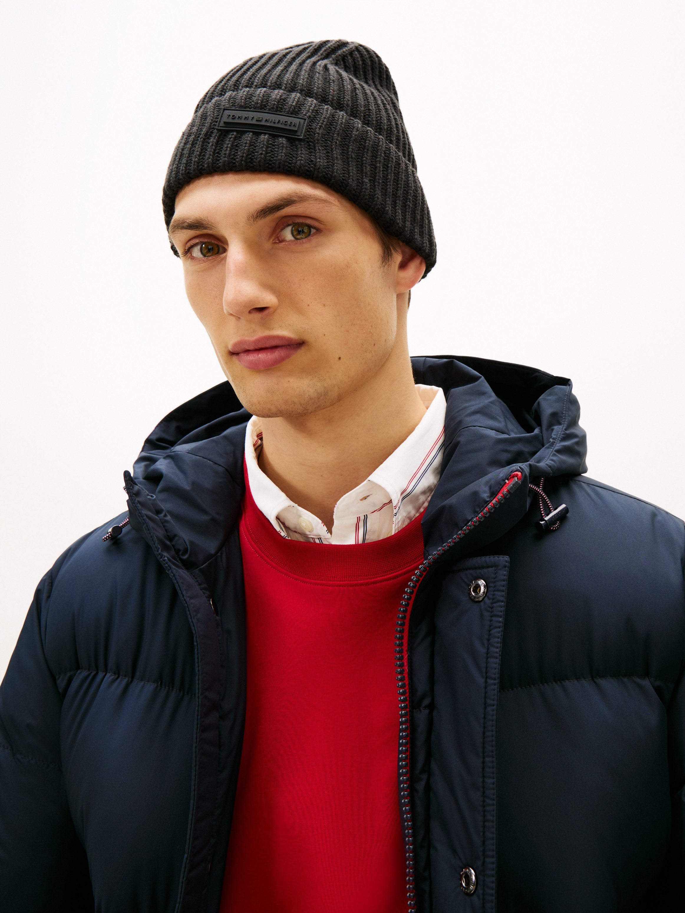 Tommy Hilfiger Beanie TH FOUNDATION Strick, mit gummiertem Logo und Wolle günstig online kaufen