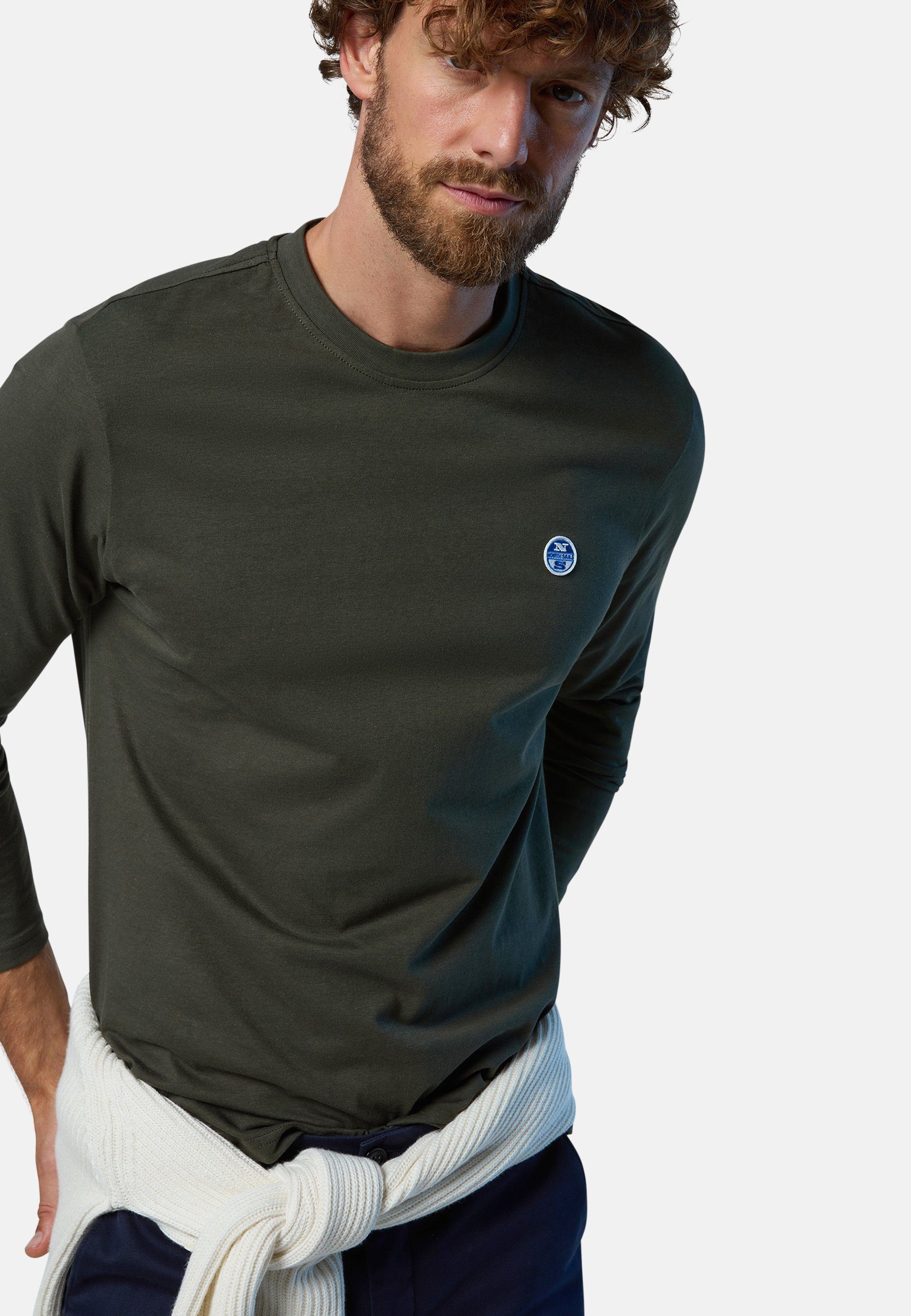 mit T-Shirt Design green Langarm-T-Shirt mit Sails North klassischem Logo-Aufnäher