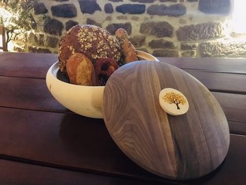Pezzo D'oro Brotkasten Brotdose aus Zirbenholz mit Nußholzdeckel, 32cm, (2 teilig, Dose mit Deckel), handgedrechselt, nachhaltig in Österreich gefertigt