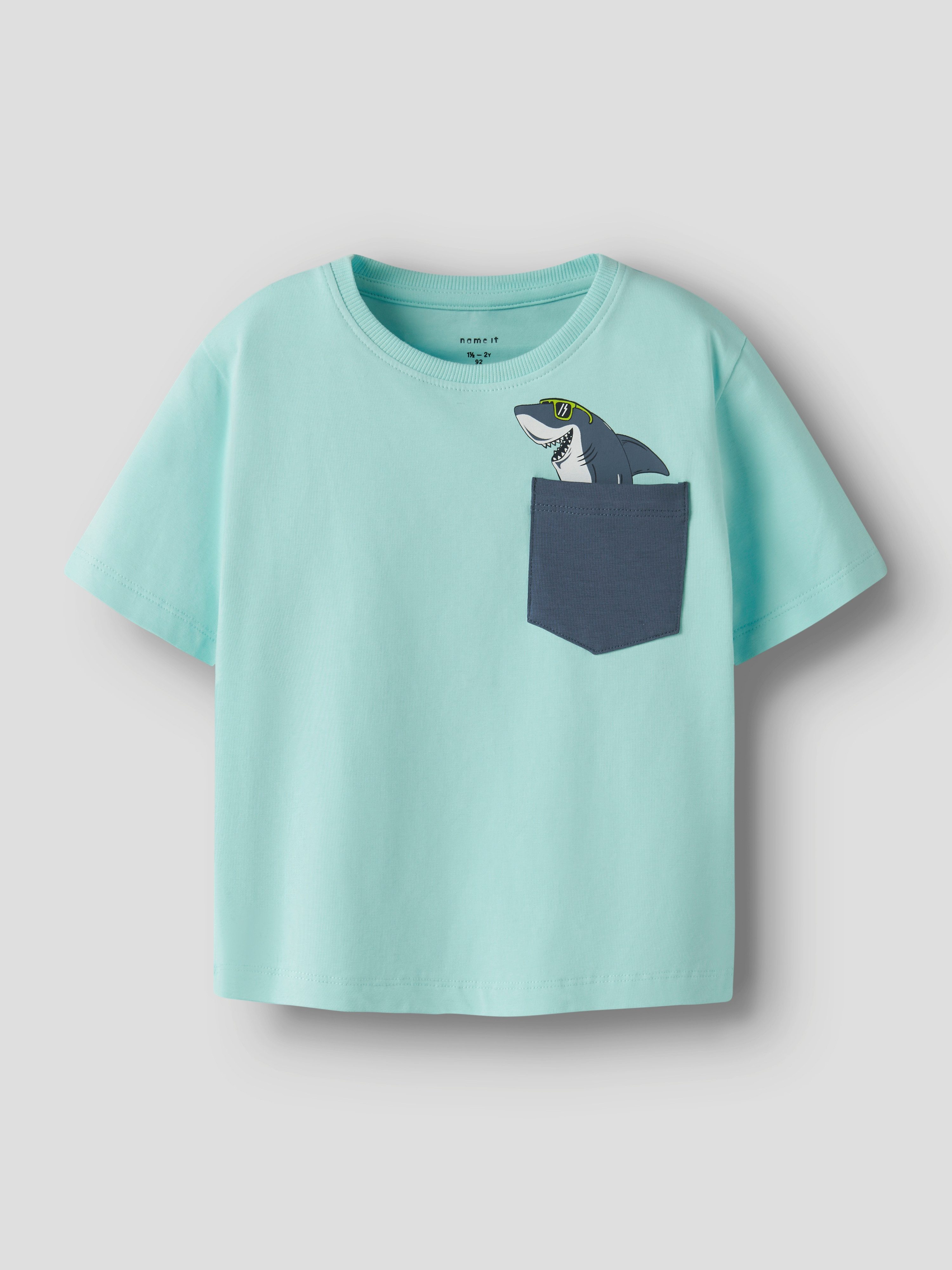 Name It T-Shirt NMMFIKZ SS NREG TOP BOX mit kleiner, aufgesetzter Brusttasche