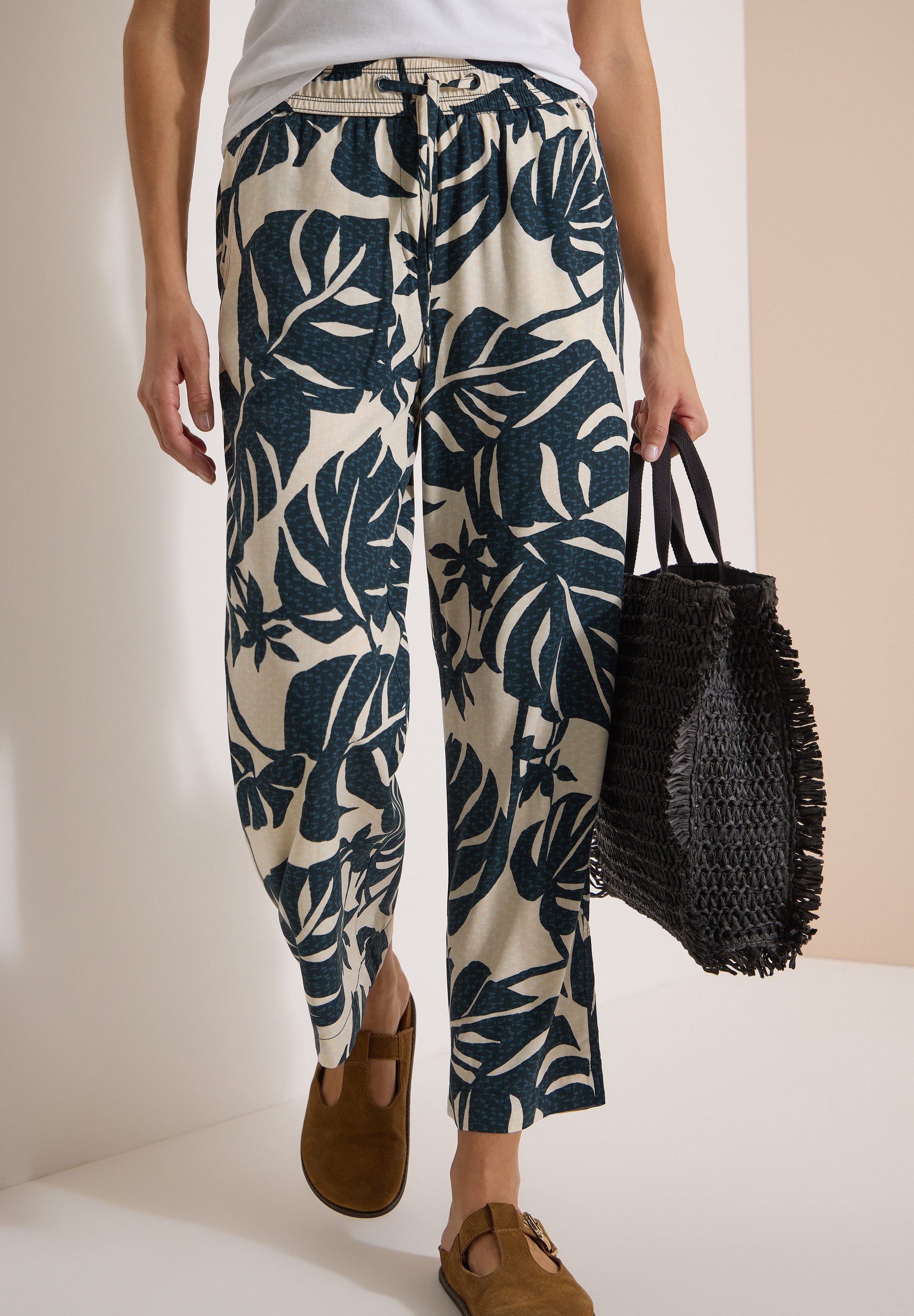 CECIL Stoffhose Style Neele Sommerhose im Loose Fit und mit floralem Muster
