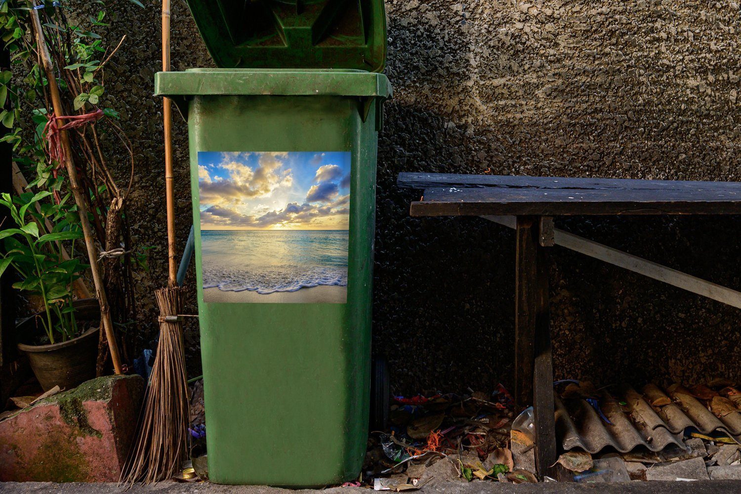 Strand MuchoWow Aruba Wandsticker Mülleimer-aufkleber, St), Abfalbehälter Container, am Ein von Mülltonne, Sticker, (1 Sonnenuntergang