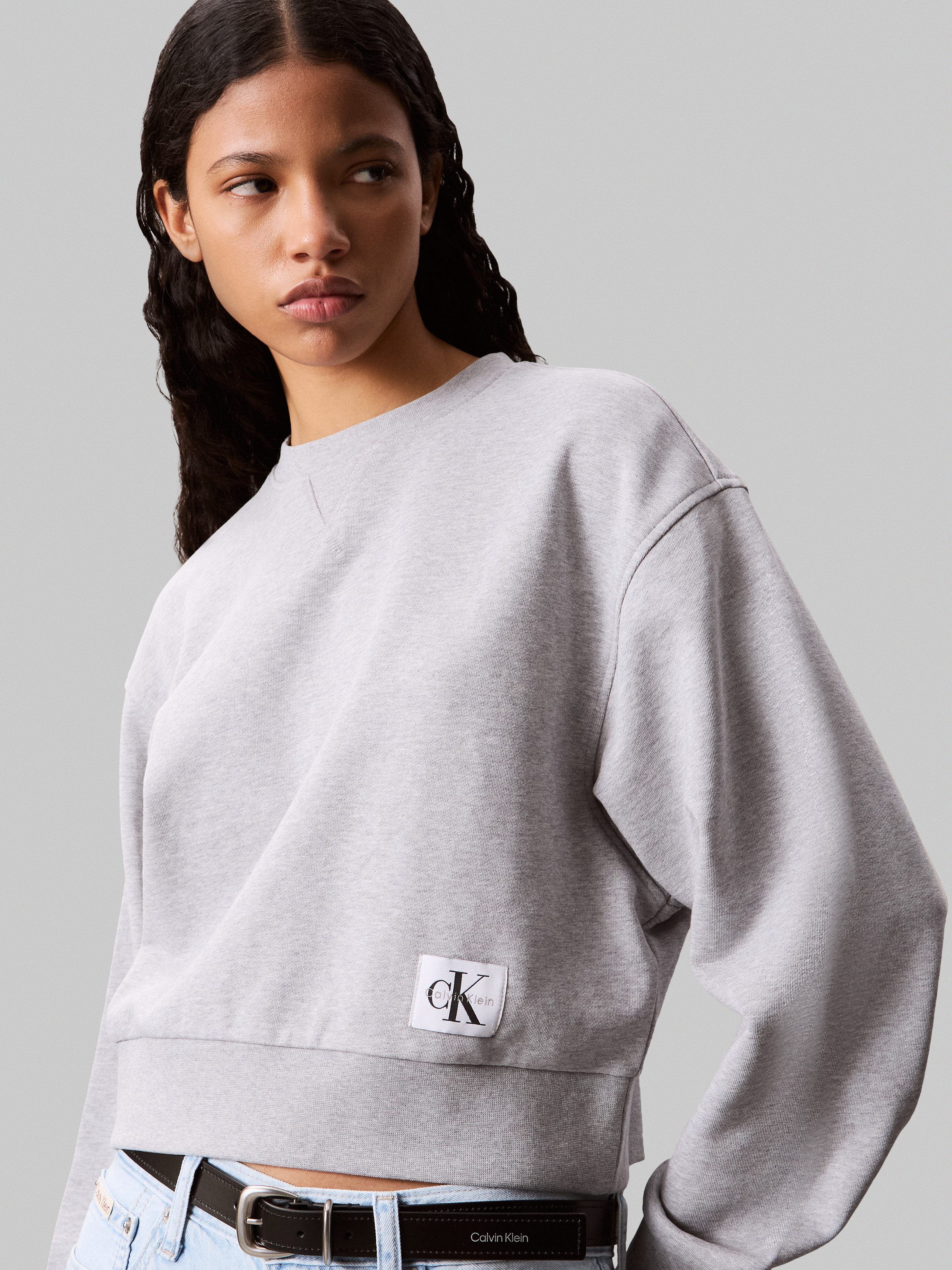 Calvin Klein Jeans Sweatshirt FRENCH TERRY WOVEN LABEL CREW Regular fit mit Rundhalsausschnitt – Bild 4 von 5