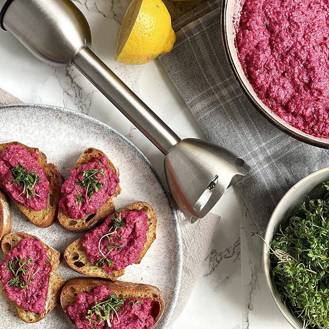 KLAMER Stabmixer Set 800 Watt, 4 in 1 Pürierstab Edelstahl mit stufenloser Geschwindig…, 800 W, Kindersicher, stufenlos regelbar, Quick-Lock-Turn-System, 4 Klingen