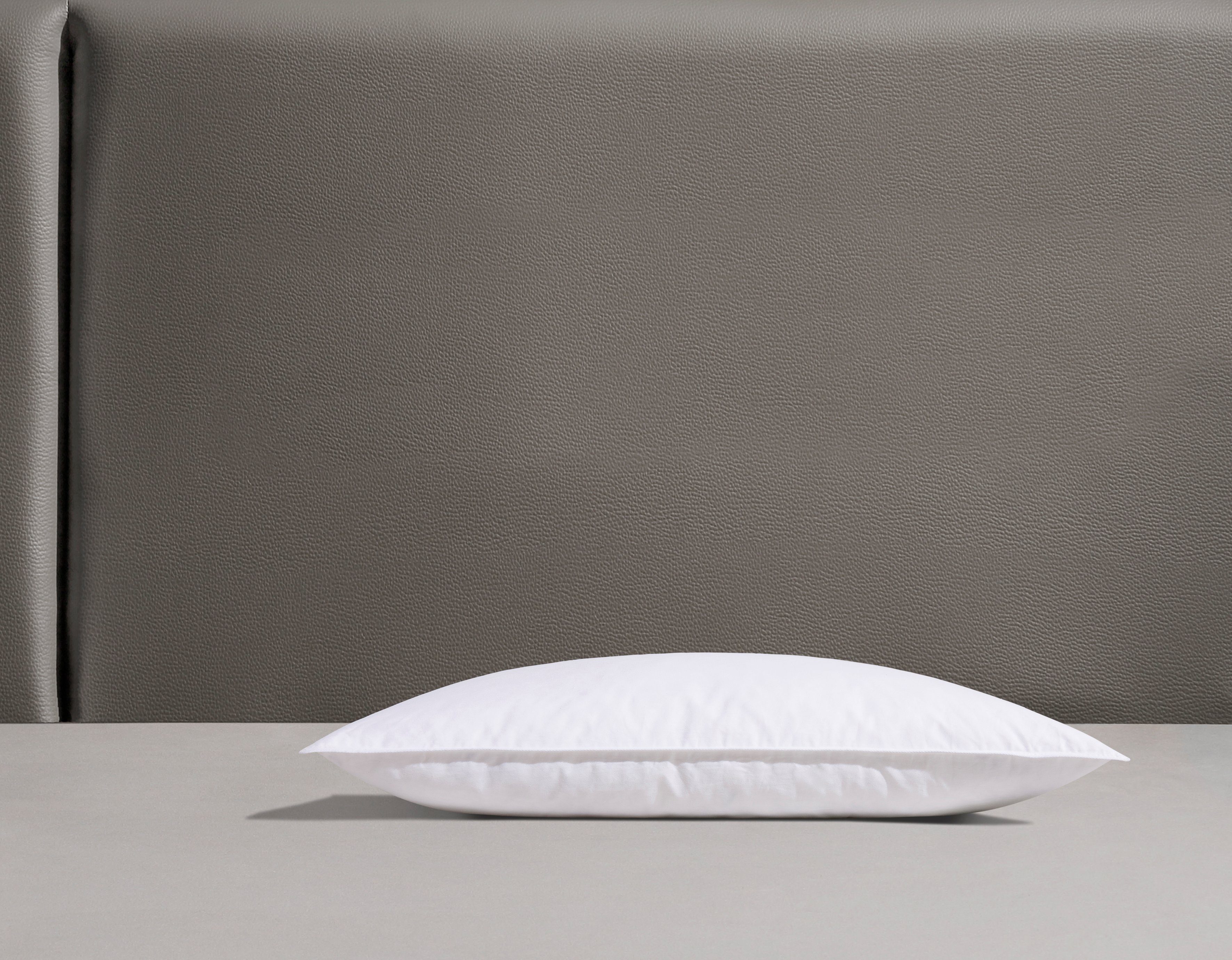 Älgdröm Federkopfkissen Loftet, Kopfkissen 40x80 cm, 80x80 cm, Füllung: 85% Federn, 15% Daunen, Bezug: 100% Baumwolle, Bauchschläfer, Rückenschläfer, Seitenschläfer, Kissen, Made in Green zertifiziert, Made in Germany