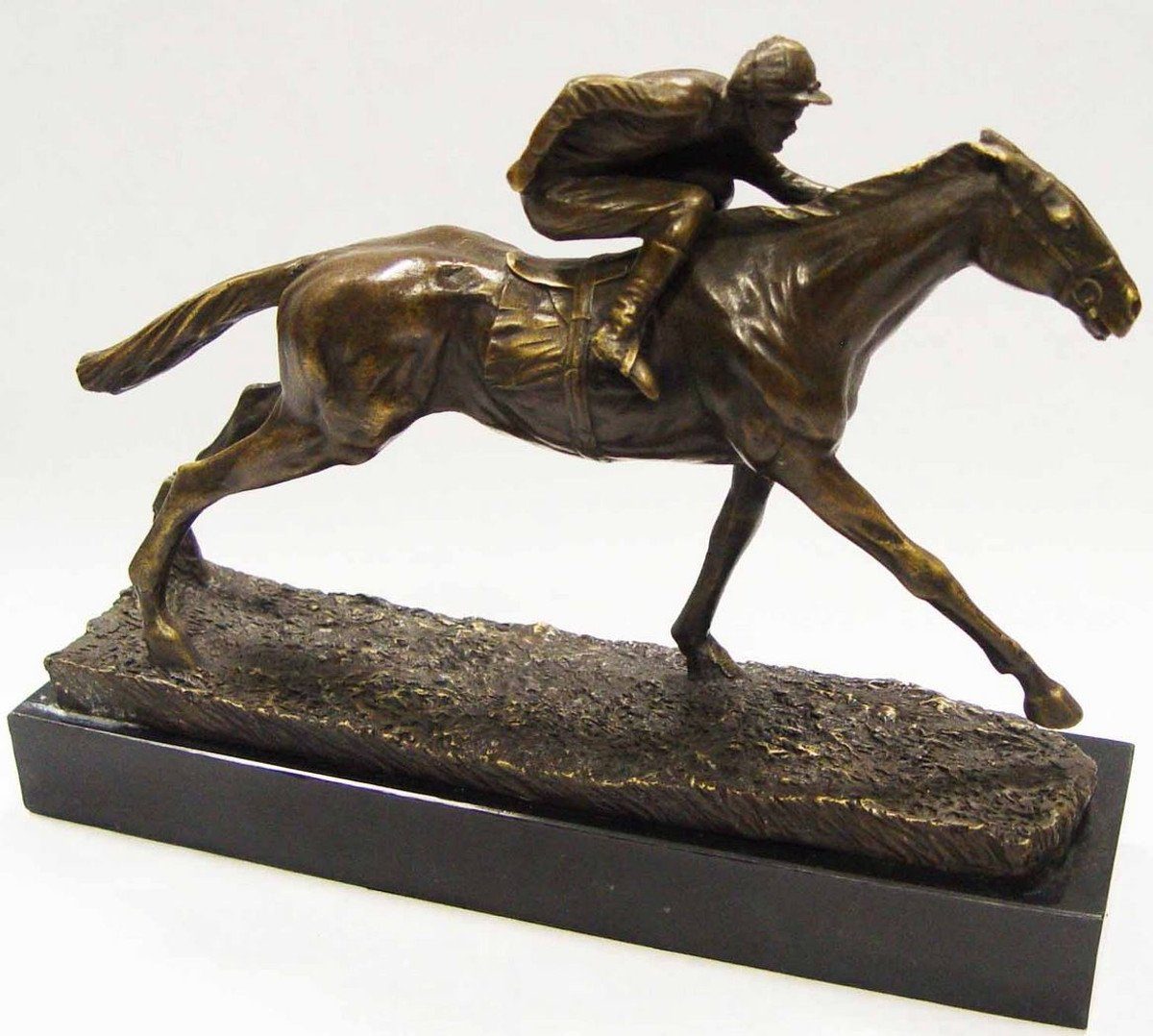 Casa Padrino Dekofigur Luxus Bronze Skulptur Jockey mit Pferd Bronze / Gold / Schwarz 29 x 7,9 x H. 21,4 cm - Dekofigur