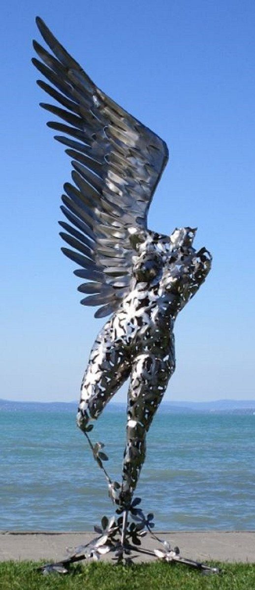 Casa Padrino Skulptur Designer Gartendeko Skulptur Engel Silber 122 x 105 x H. 305 cm - Riesige Gartenfigur - Luxus Garten Dekoration | Skulpturen