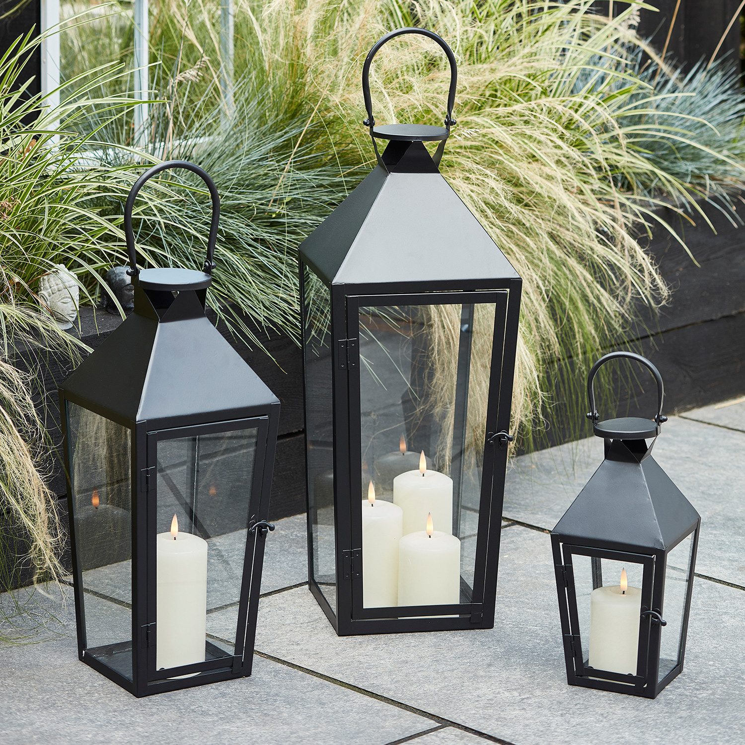 Lights4fun LED Laterne Große Cairns Metall Laterne in Schwarz mit 3 TruGlow® Outdoor Kerzen