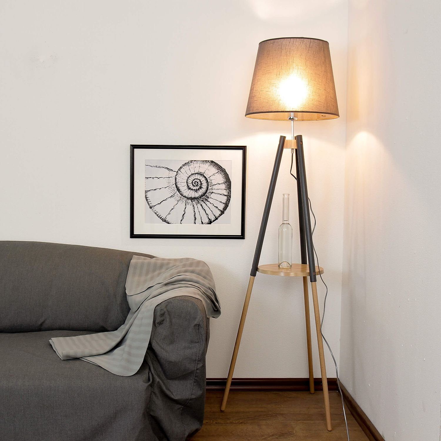 Licht-Erlebnisse Stehlampe VAIO, ohne Leuchtmittel, Dreibein mit Ablage 148  cm niedrig E27 Grau Natur Wohnzimmer