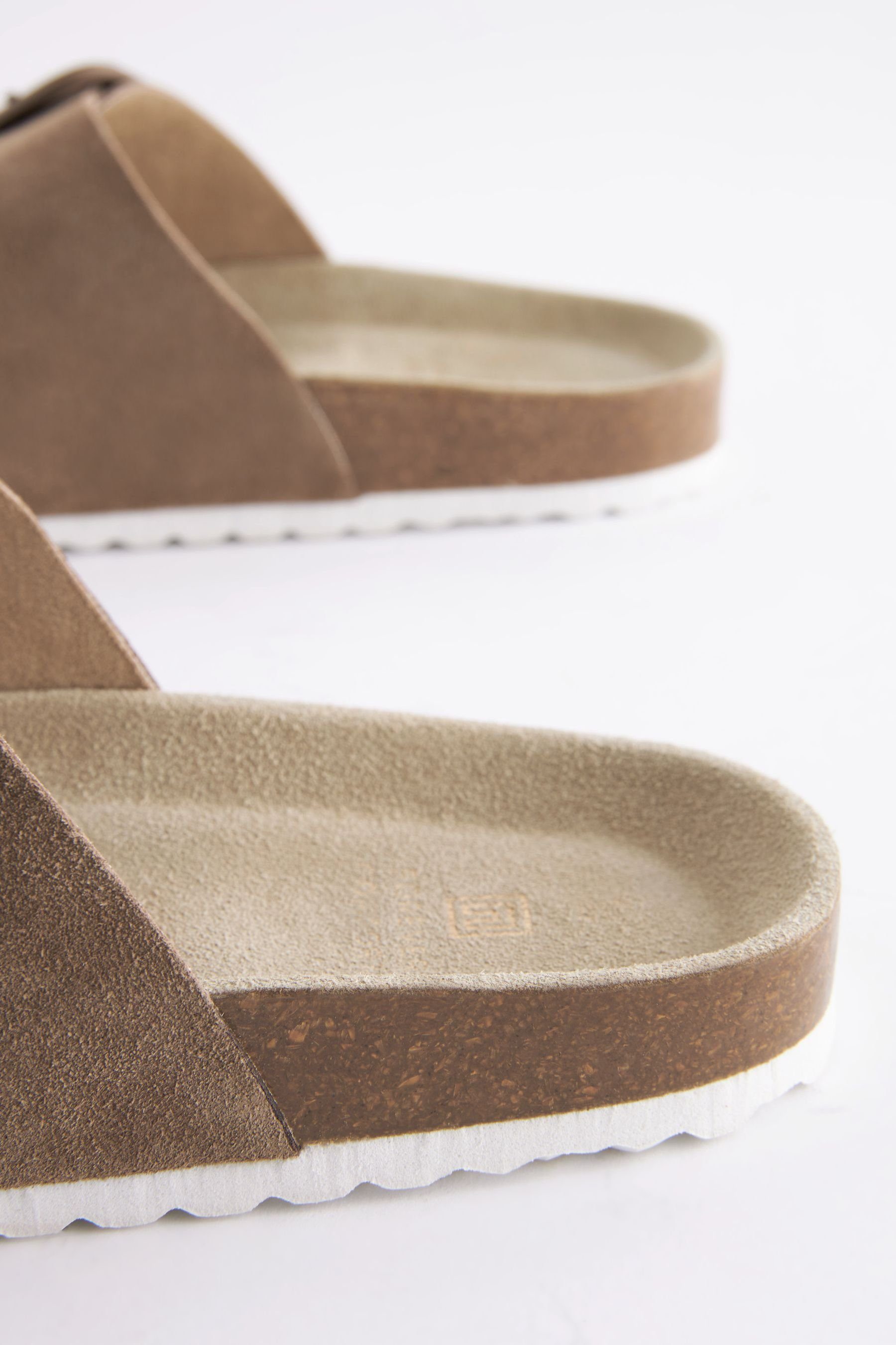 Brown und aus mit Doppelriemen Nerzfarben Fußbett Leder Next Sandalen Sandale (1-tlg)