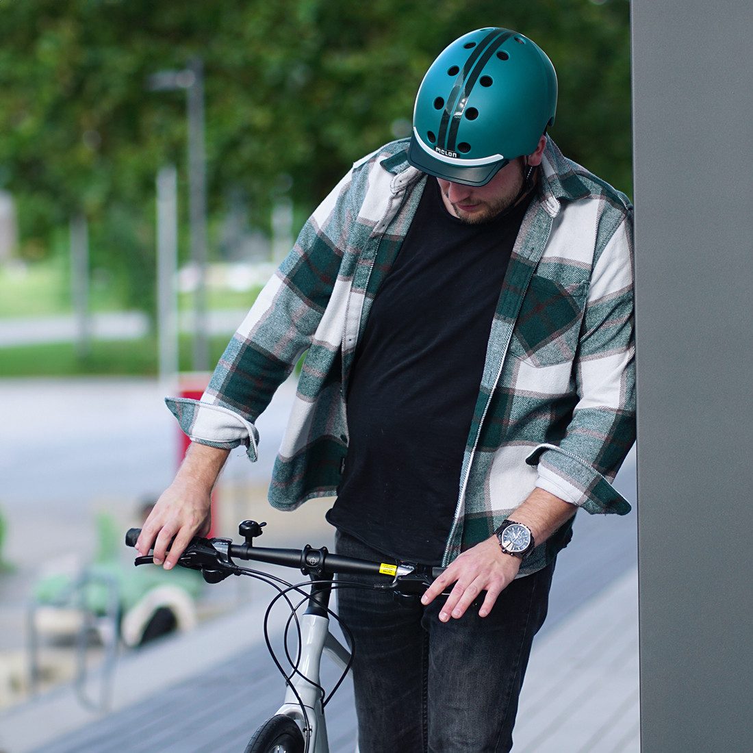 Melon Fahrradhelm E-Series Nightliner mit Vorder- und Rücklicht, super leicht, Magnetverschluss, größenverstellbar, mehr als 50 Designs