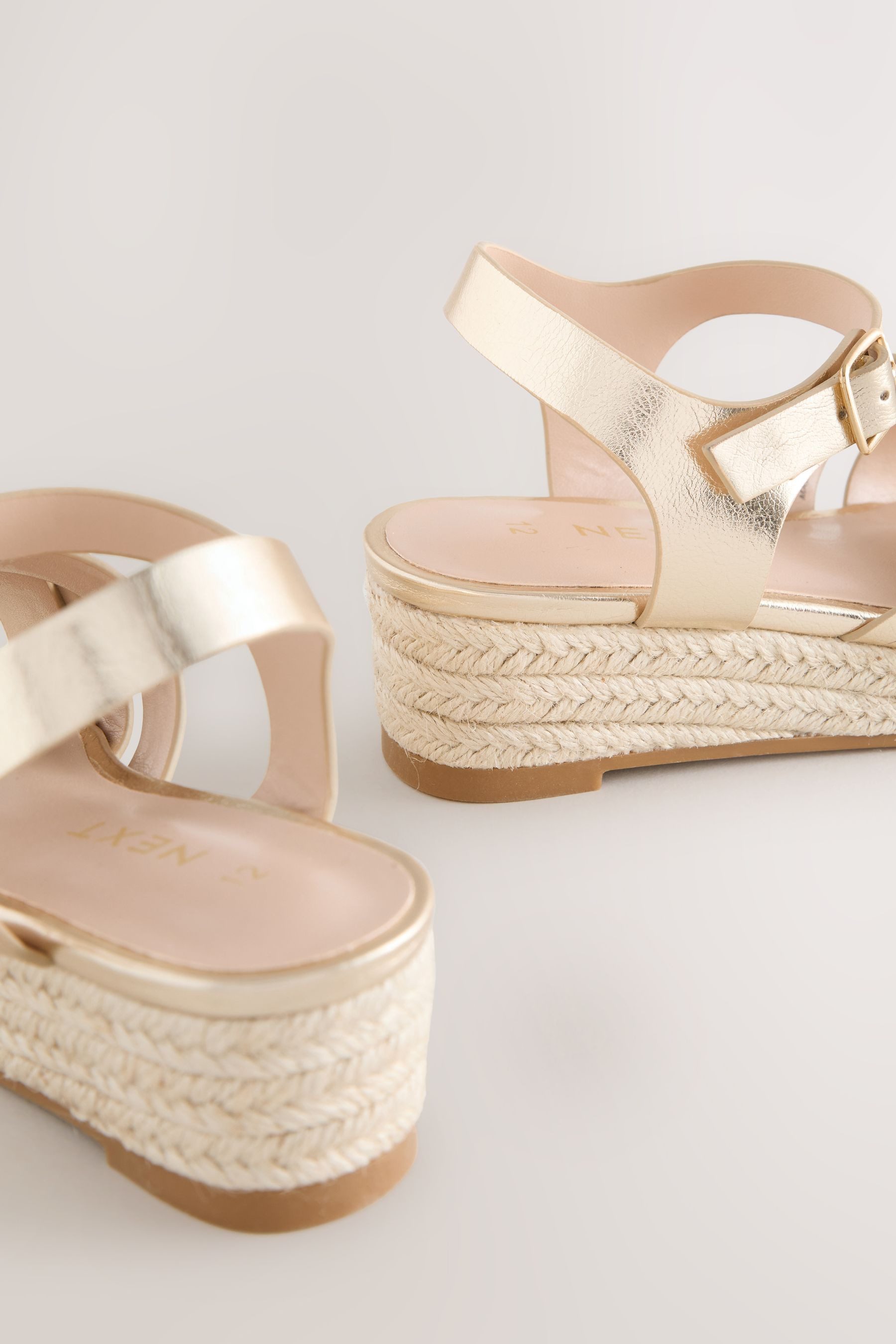 Next Keilabsatz-Sandalen in Weboptik Keilsandalette (1-tlg)