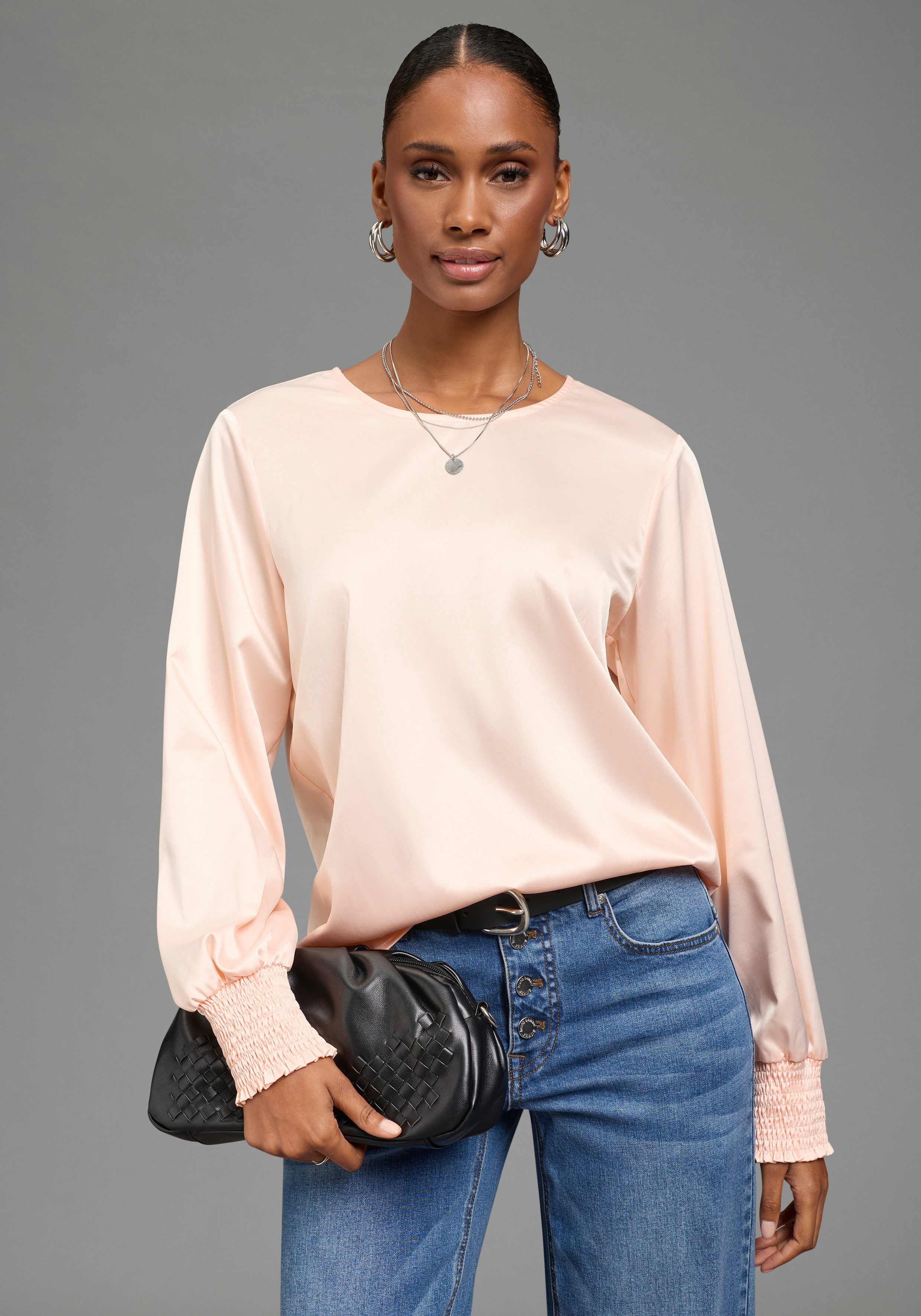 Laura Scott Schlupfbluse Figurumspielende Bluse, Langarm-Design, aus leichtem Webmaterial. € 39,99, (€ 39,99 pro 1 Stk).