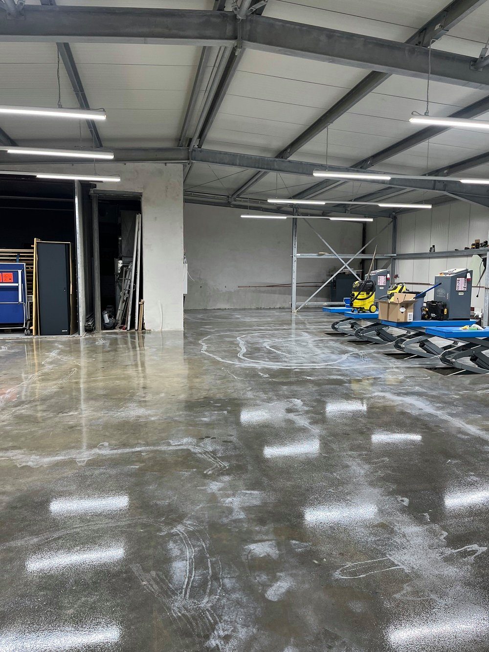 Samatec Haftgrund 2K Epoxid Grundierung BS77 zum Rollen Bodenbeschichtung inkl. VSK, 1kg für 5m², 2,5kg für 12,5m², 5kg für 25m², 10kg für 50m²