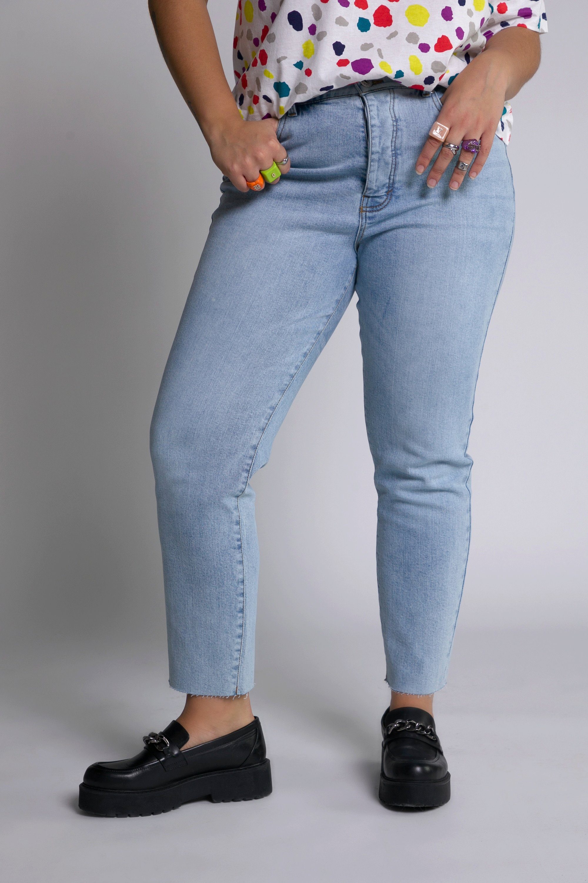 gerade Untold Mom blue Studio 5-Pocket light Funktionshose Jeans Saum geschnittener