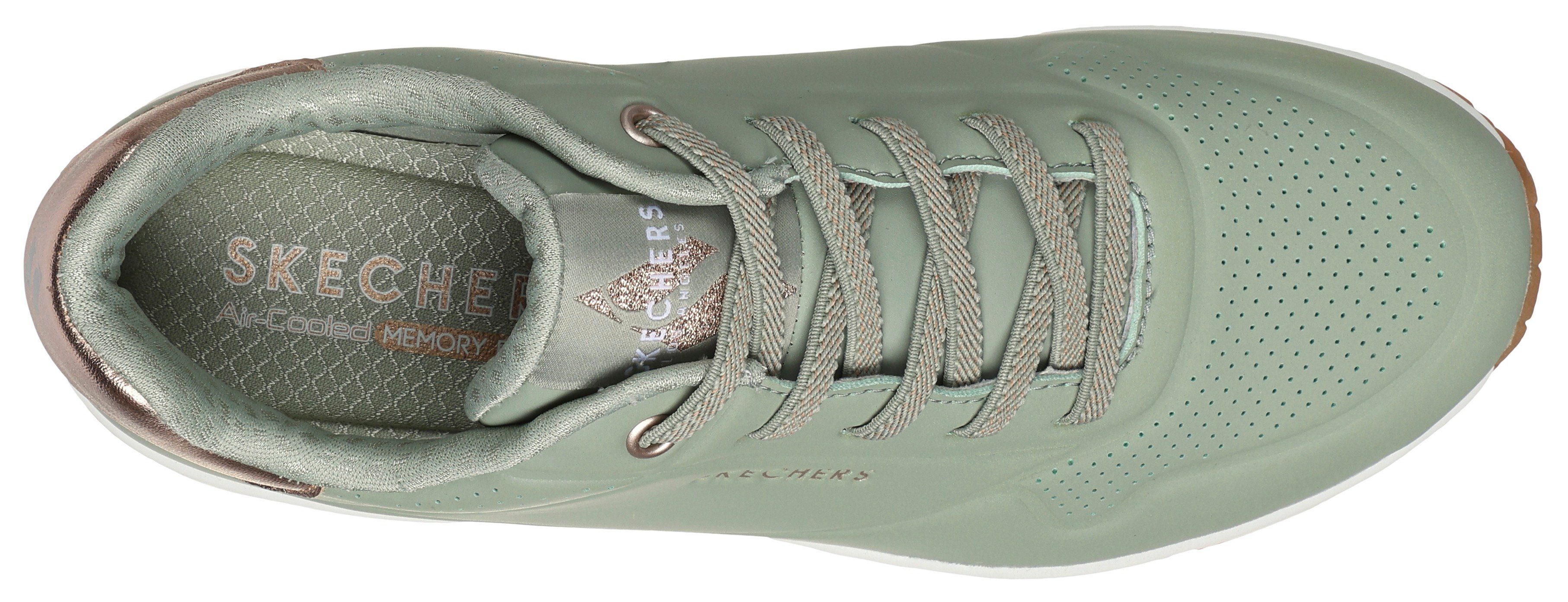 Skechers UNO SHIMMER AWAY Slip-On Sneaker Slipper, Freizeitschuh, Plateausneaker mit modischem Keilabsatz – Bild 5 von 5