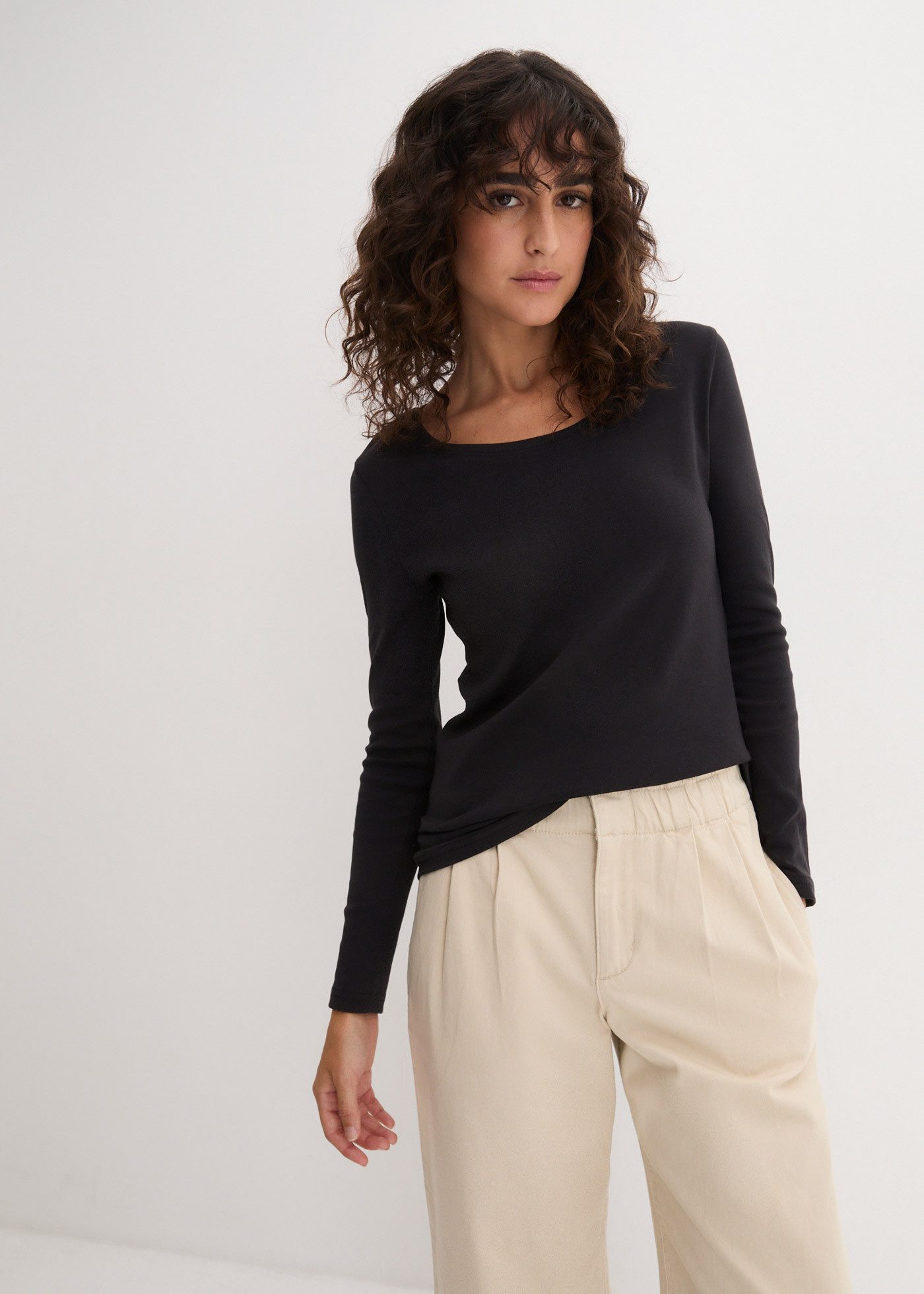 bonprix Langarmshirt Mit Rundhalsausschnitt und in taillierter Form