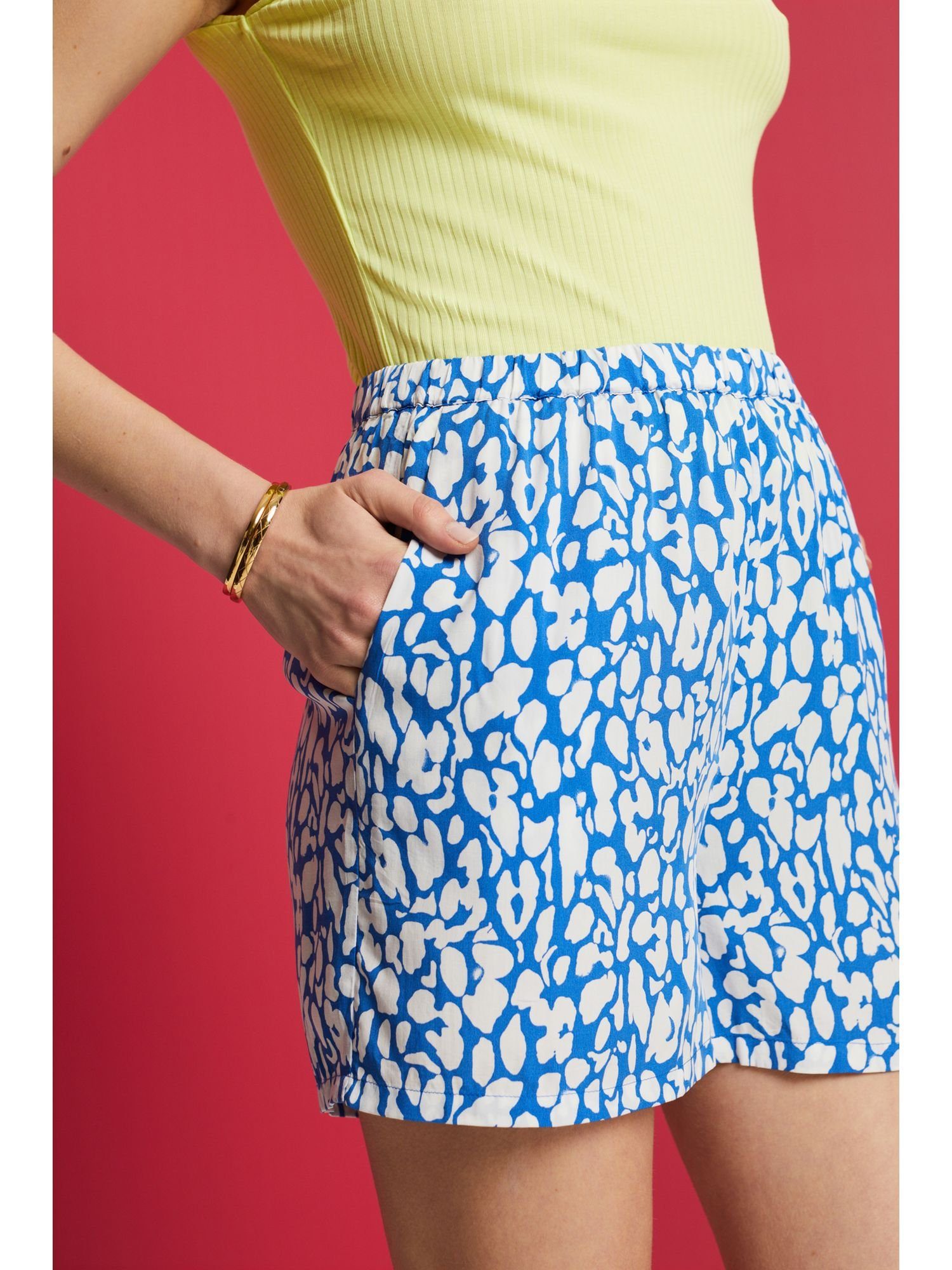 ECOVERO™ BLUE Gemusterte Pull-on-Shorts, (1-tlg) Esprit Shorts edc BRIGHT by LENZING™