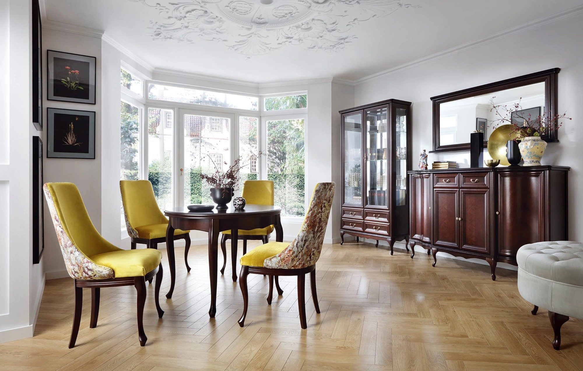 JVmoebel Wohnzimmer-Set Klassisches Holz Vitrinen- und Kommoden-Set mit Spiegel, Made in Europa