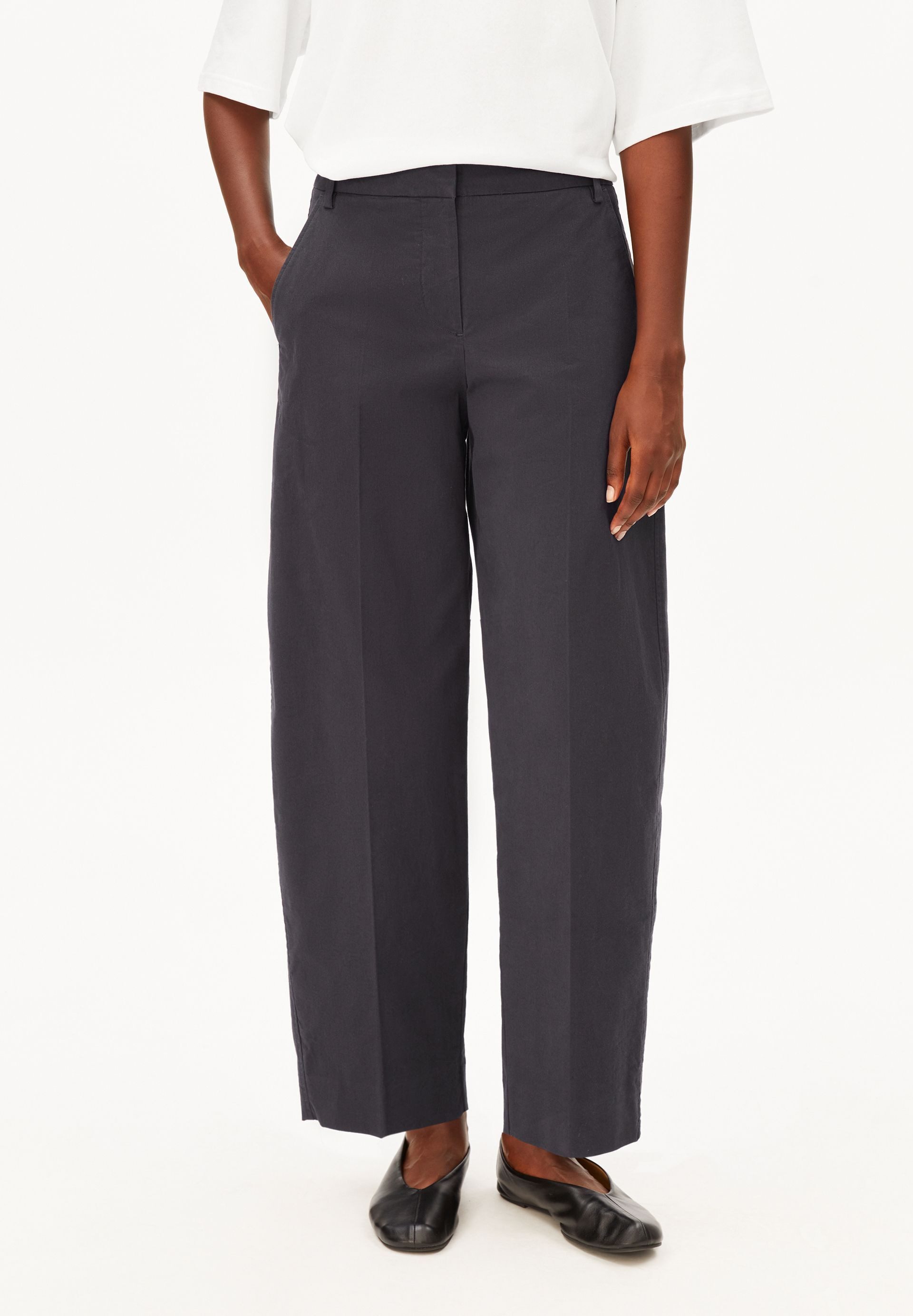 Armedangels Stoffhose BARREL TWILL Webhose aus Bio-Baumwoll Mix (Mid waist, Regular Fit)