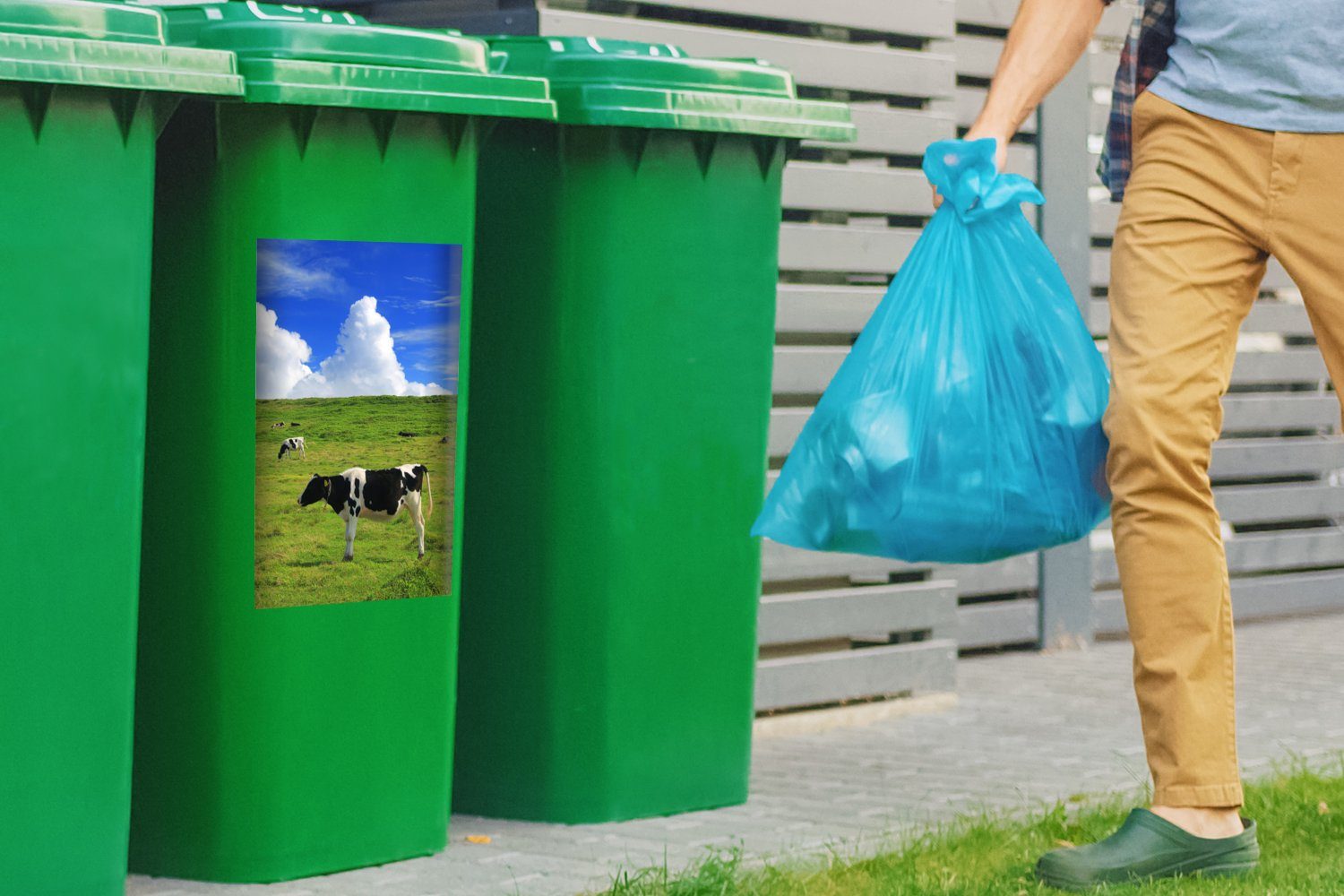 MuchoWow Wandsticker - Mülltonne, Container, (1 Gras Abfalbehälter Kühe Mülleimer-aufkleber, Nutztiere St), Sticker, 