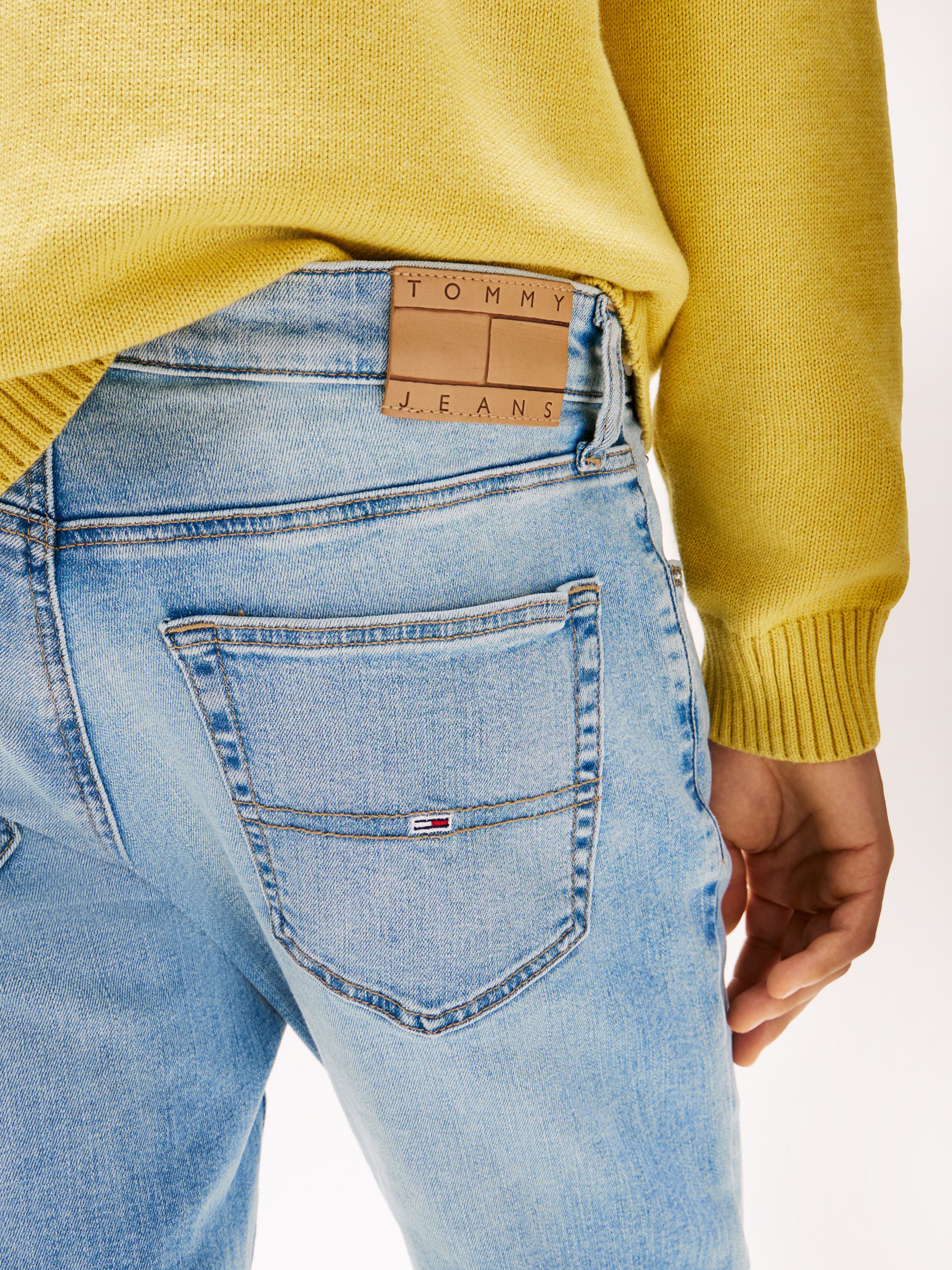 Tommy Jeans Slim-fit-Jeans Austin Slim Tapered zum Knöchel hin schmaler werdende Jeans mit mittlerer Leibhöhe