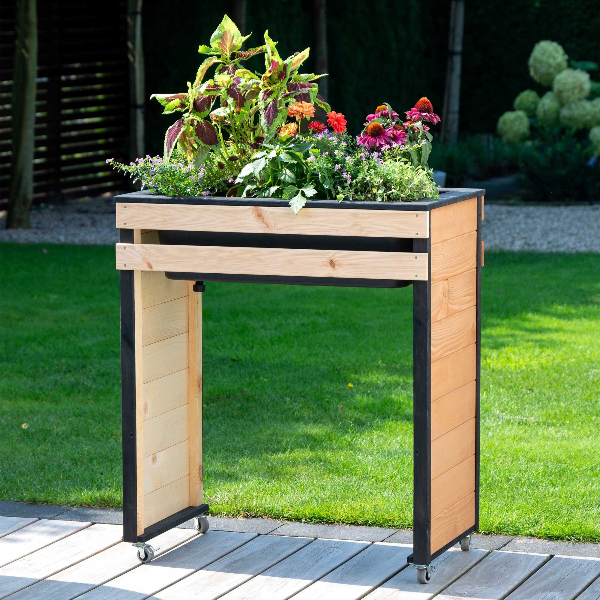 dobar Hochbeet "Wheely" auf Rollen Gr. M, Das Hochbeet ist ca. 77 x 47 x 88 cm (L x B x H) groß