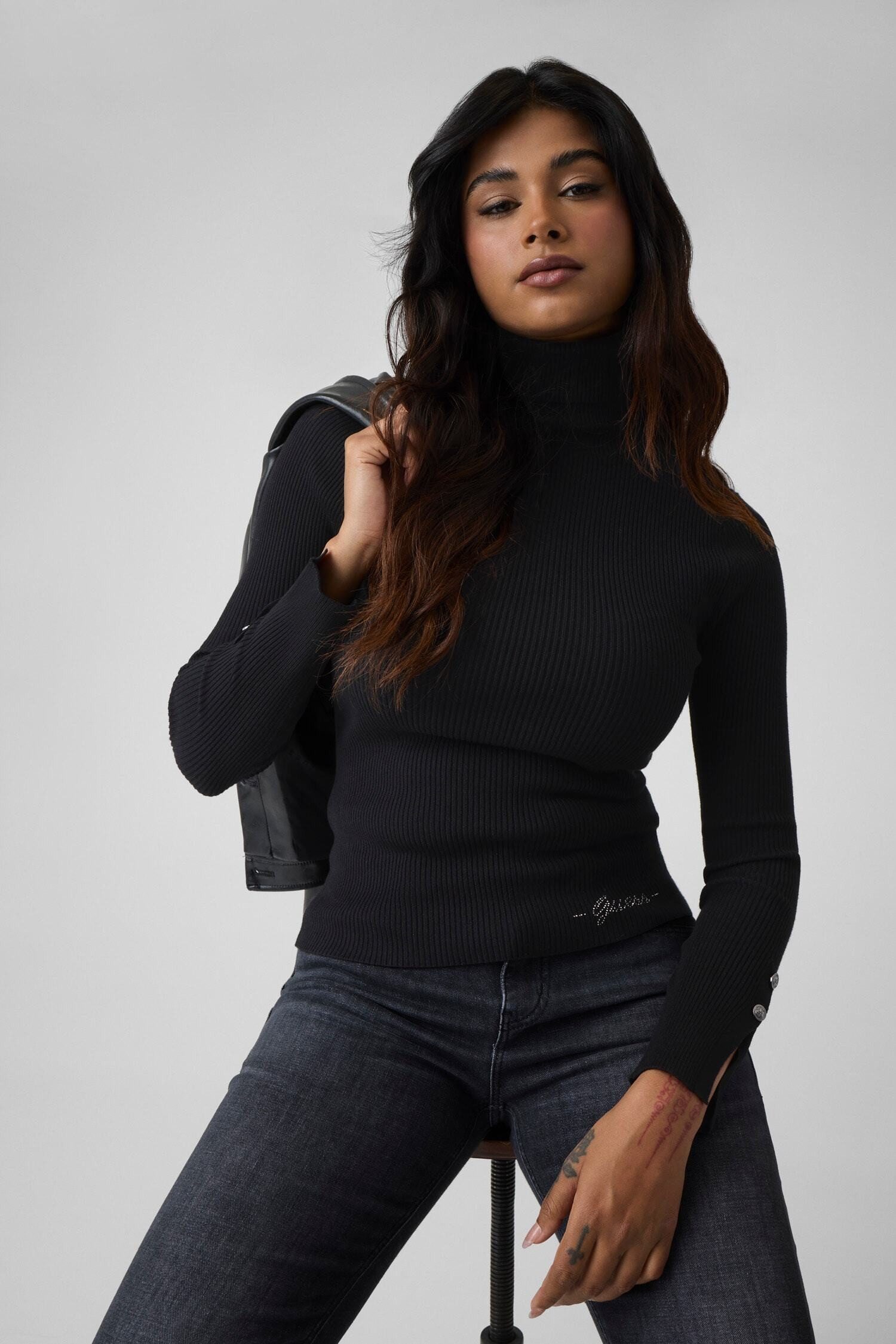 Guess Rollkragenpullover LS TN ELLIE SWTR in gerippter Struktur, Knopf-Details