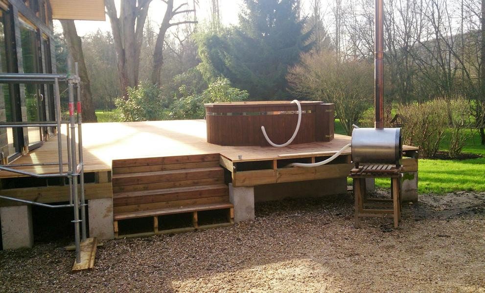 JVmoebel Whirlpool-Badewanne Sprudelbad aus Holz in Braun mit Massagefunktion für Entspannung, Made in Europe