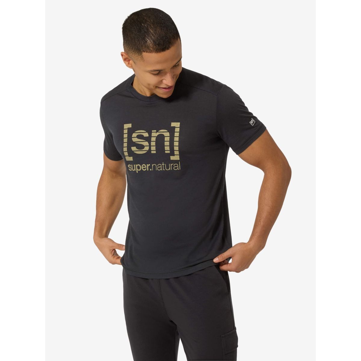 SUPER.NATURAL Kurzarmshirt M Grid Logo Tee Leichtes und stylisches T-Shirt für Herren, ideal für Sport und