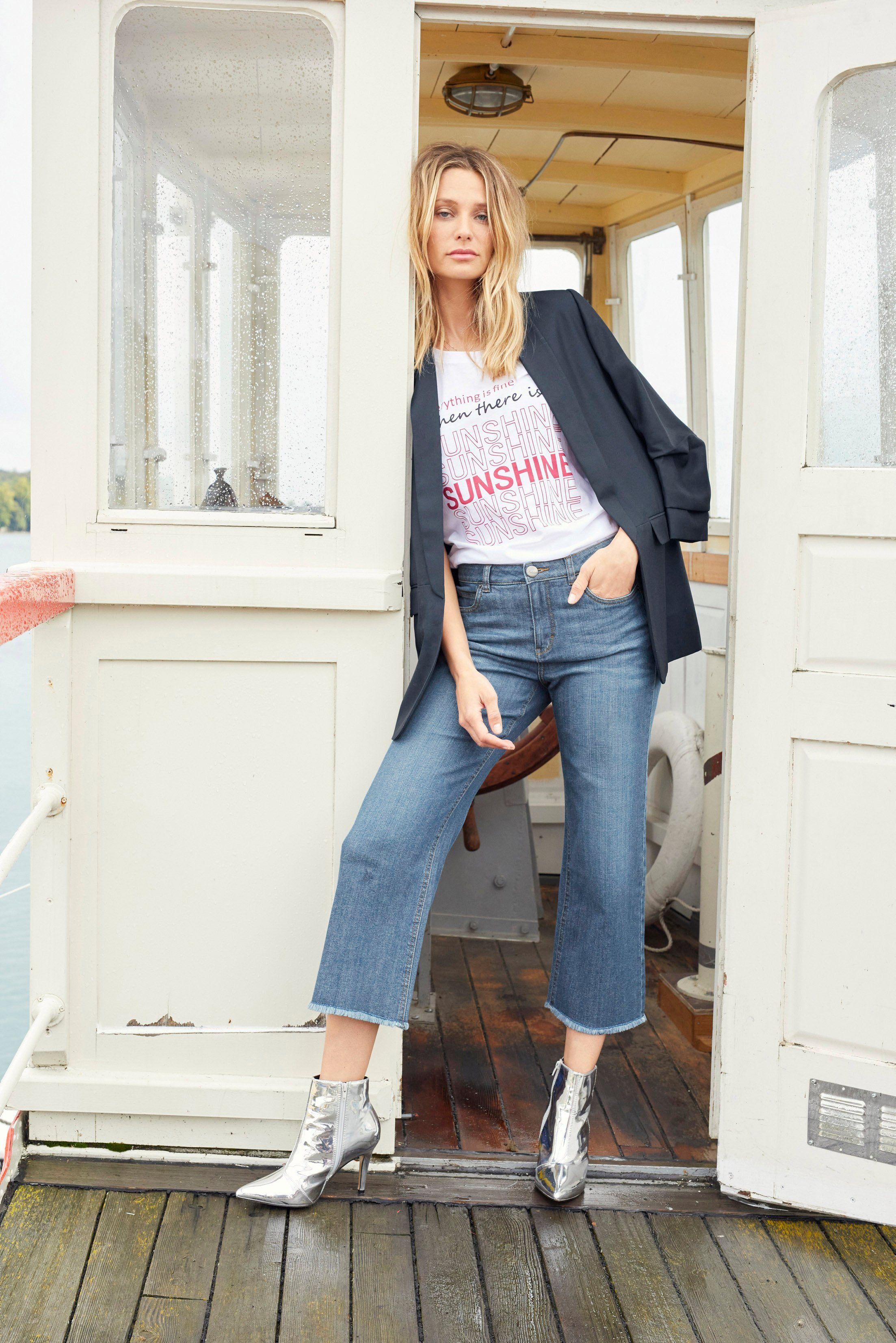 Aniston CASUAL 7/8-Jeans mit leicht ausgefranstem darkblue Beinabschluss
