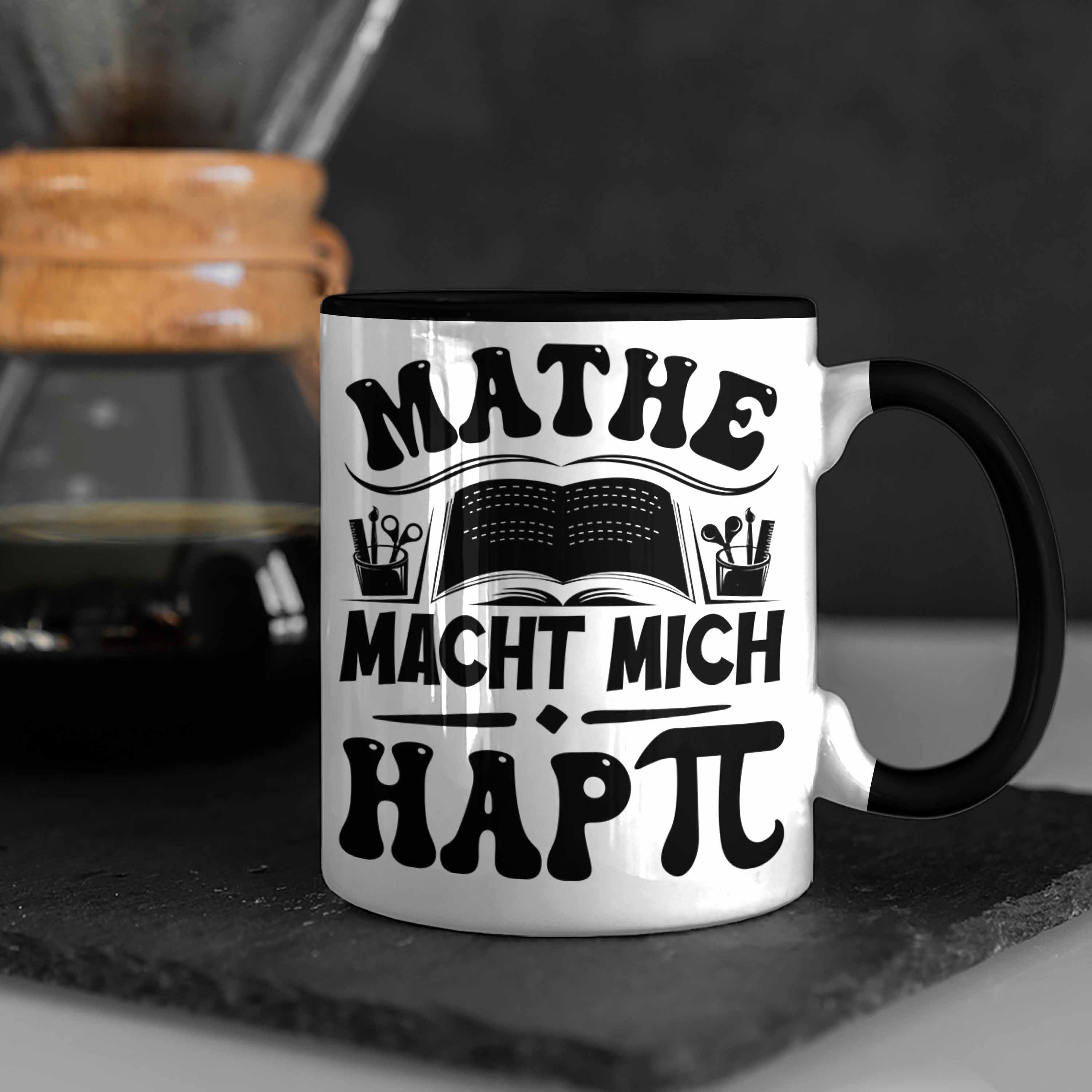 Trendation Tasse Mathe-Lehrer Tasse Geschenkidee Mit Happy Macht Mathe Schwarz Mathe-Liebhaber
