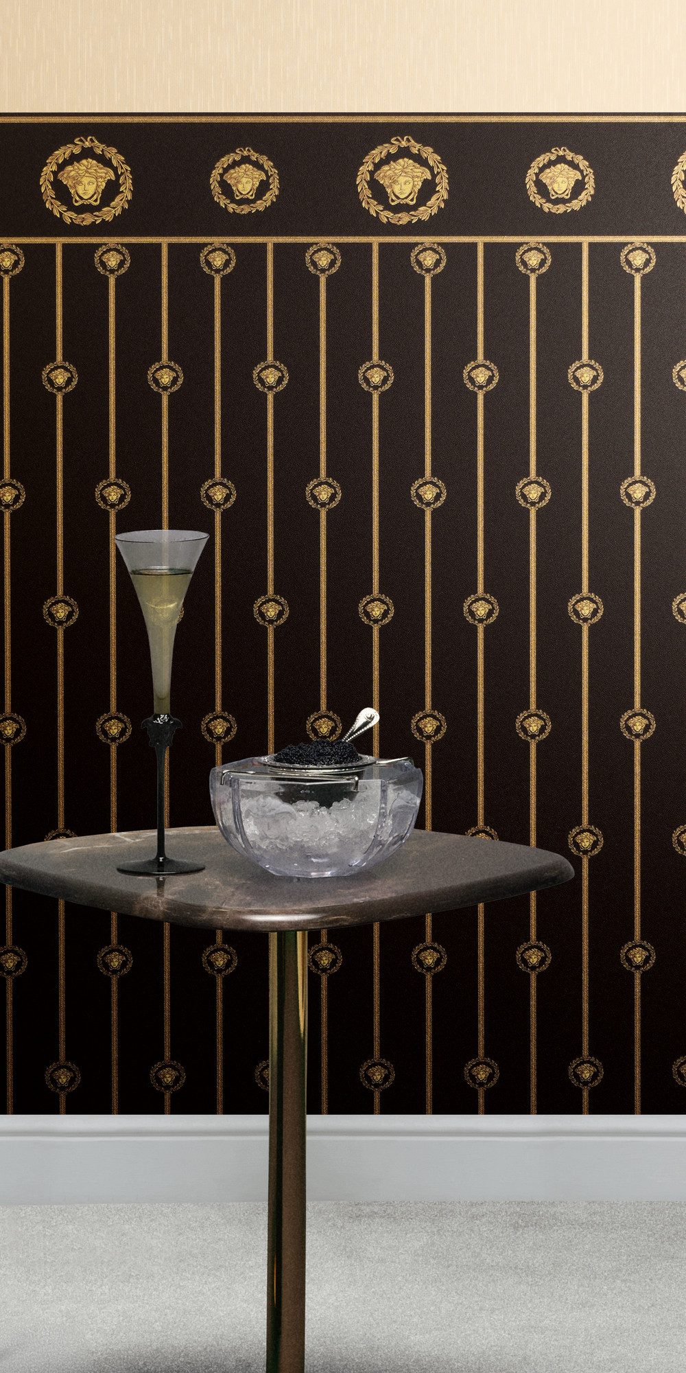 Versace Vliestapete Versace 6 I Love Baroque –, geprägt, 3D-Optik, Barock, Motiv, (1 St), Edle Bordüre mit ikonischem Medaillonmotiv & glänzender Struktur