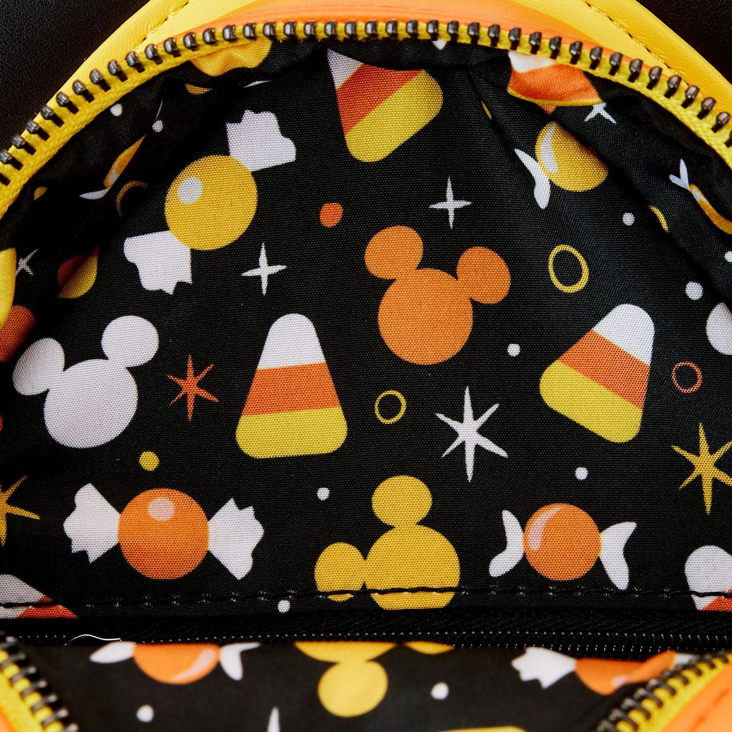 Loungefly Umhängetasche Disney by Loungefly Umhängetasche Mickey Mouse & Minnie Candy Corn (1-tlg), hochwertig und detailliert