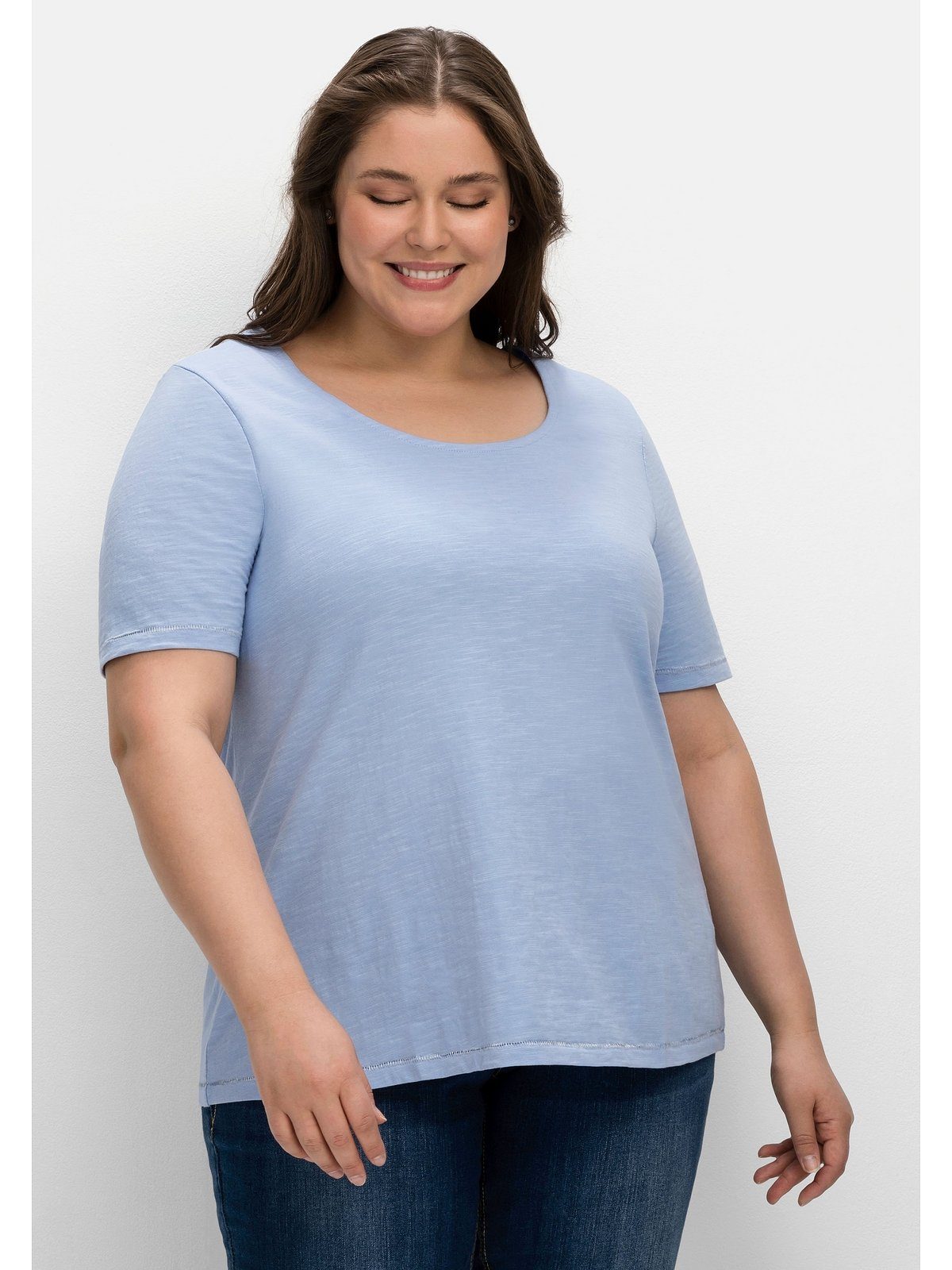 der T-Shirt Print mit Größen Große mittelblau auf Schulter hinten Sheego