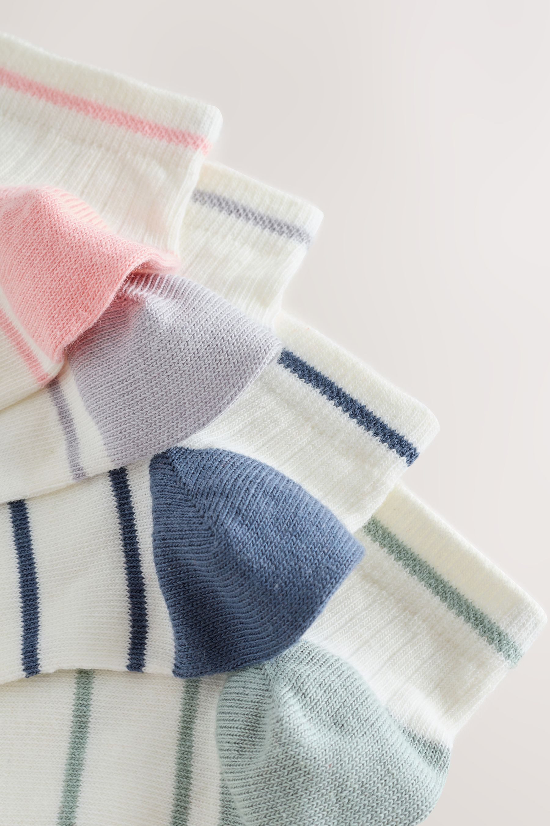 Next Basicsocken Gerippte Sneakersocken mit Streifen, 4er-Pack (1-Paar)