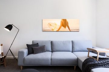 möbel-direkt.de Leinwandbild Bilder XXL Frau mit Surfbrett Wandbild auf Leinwand