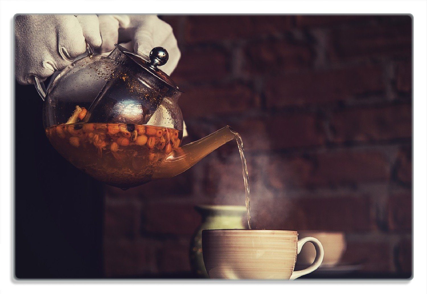 Wallario Frühstücksbrett Teestunde - Frischer Tee wird serviert, (inkl. rutschfester Gummifüße 4mm, 1-St), 20x30cm