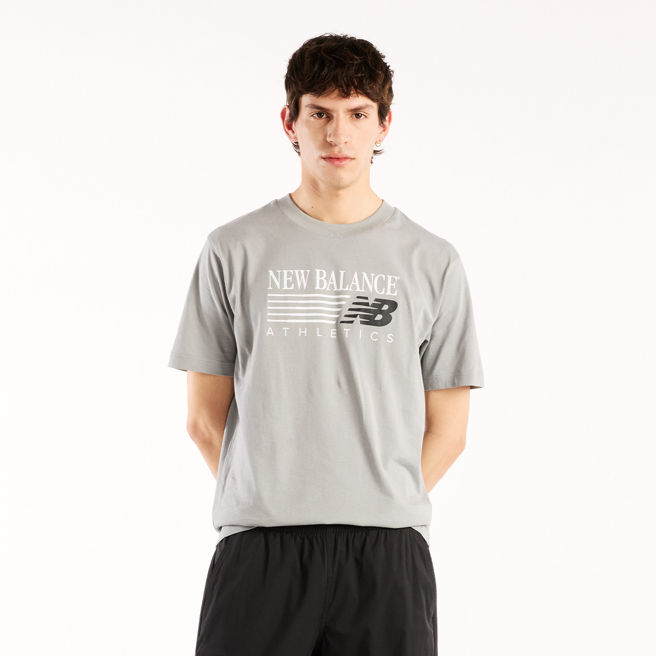 New Balance T-Shirt REIMAGINED GRAPHIC T-SHIRT sportlicher Stil, aus Baumwolle, T-Shirt-Schnitt